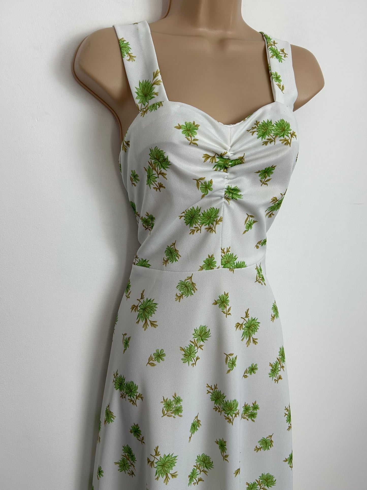 Vintage 1970s Size 10-12 White & Green Floral Print Ruched Chest Summer Maxi Dress
