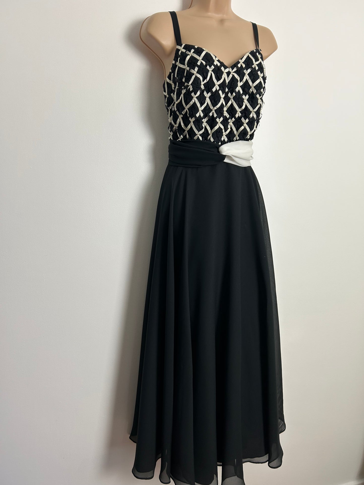 Vintage Early 1980s Size 10-12 Black & White Ribbon Lattice Detail Occasion Evening Gown