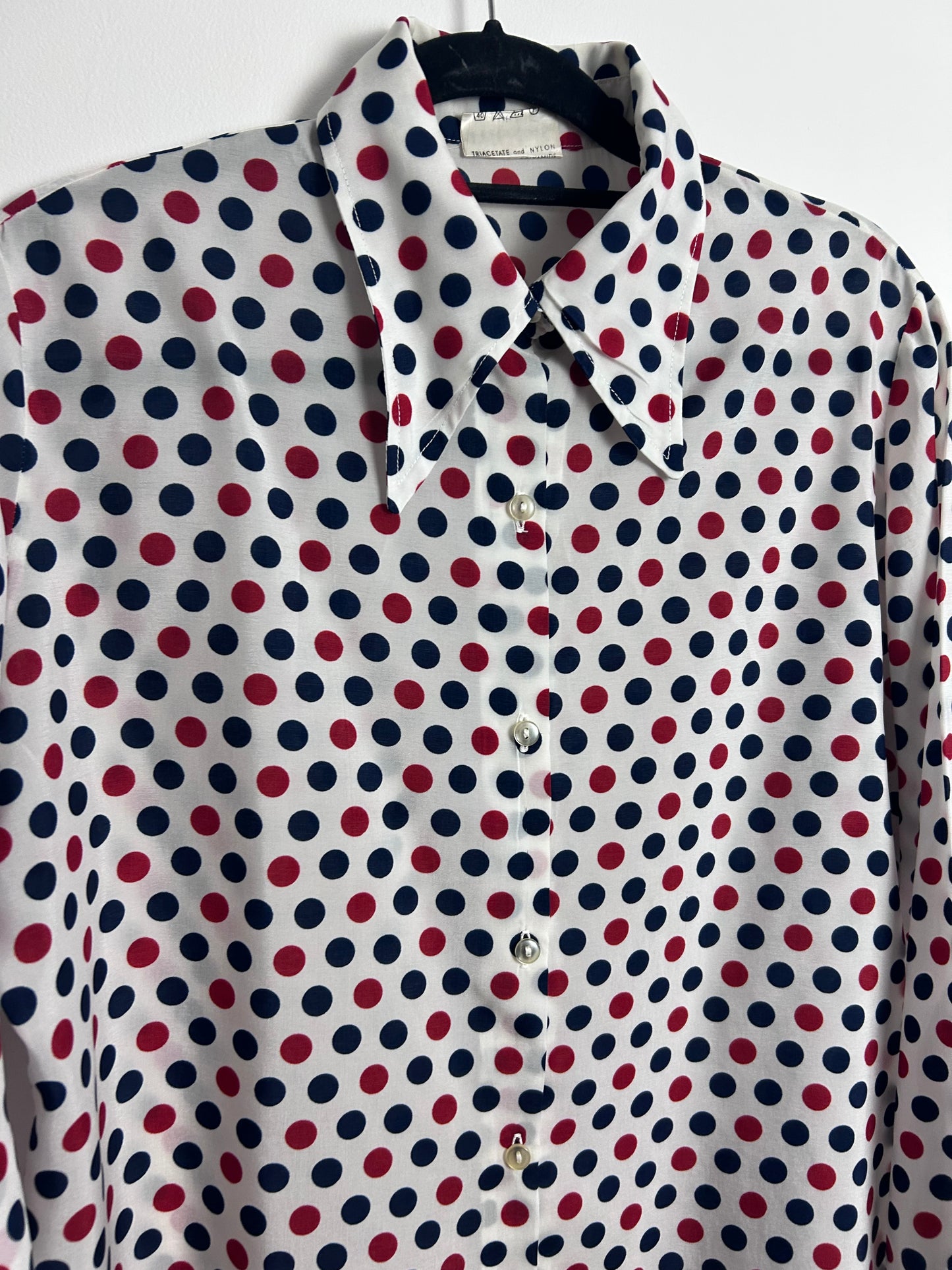 Vintage 1970s UK Size 16 White Navy Blue & Red Polka Dot Spot Print Dagger Collar Long Sleeve Shirt