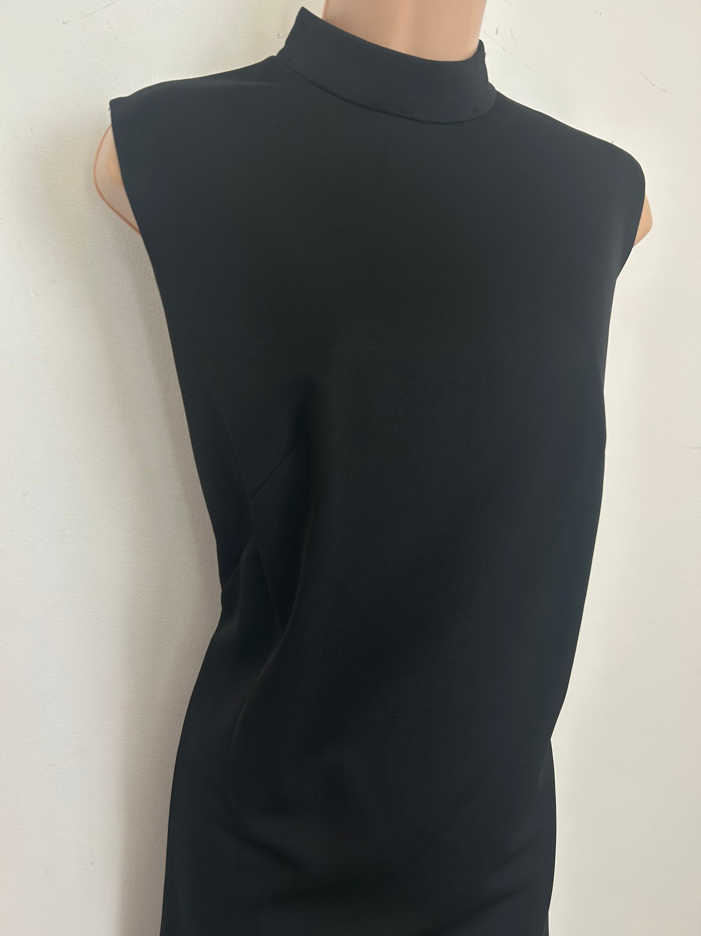 Vintage 1960s LADY BAIRNSWEAR Size 14 Black Sleeveless Crimplene Mod Shift Dress