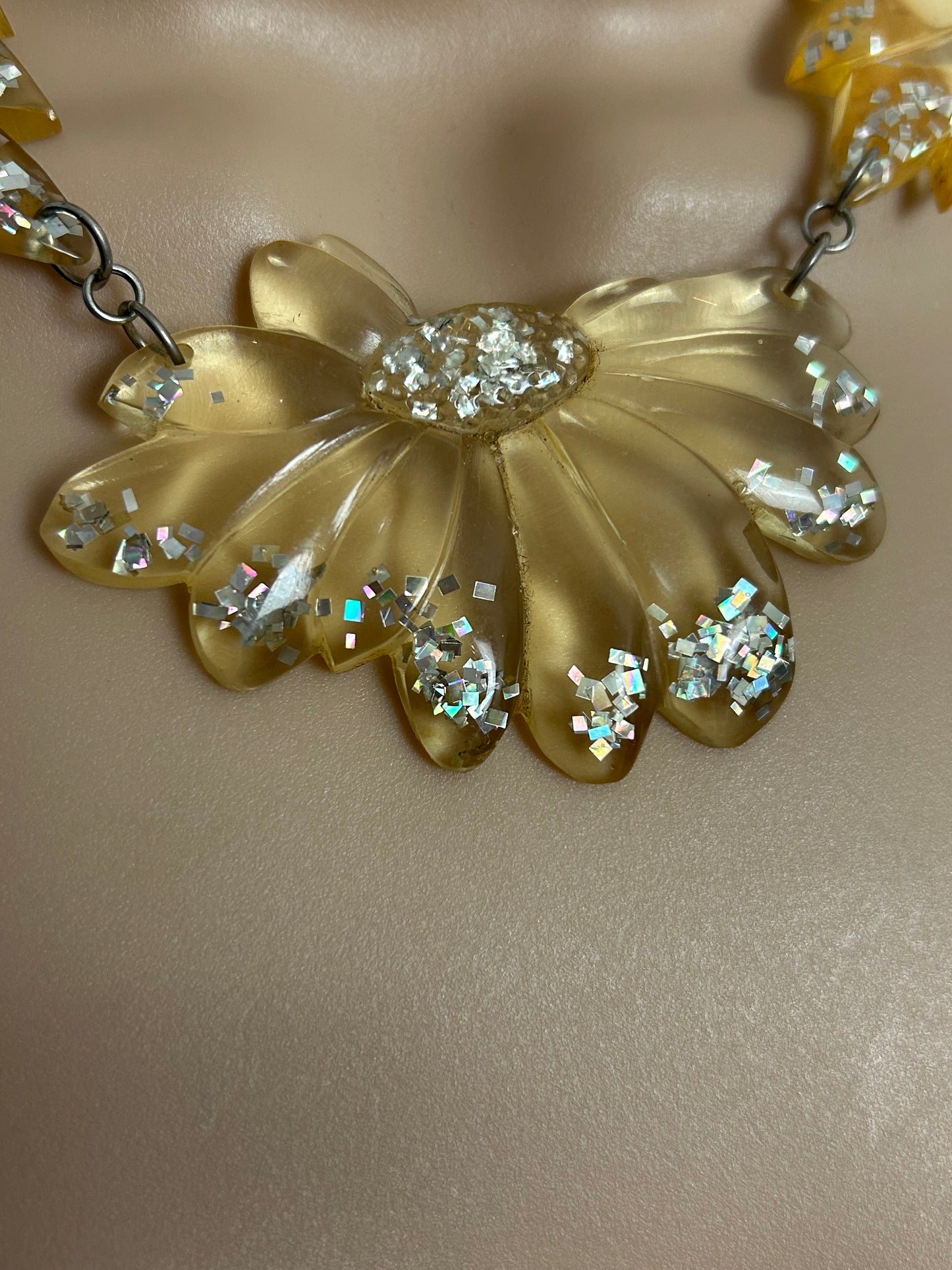Vintage 1960s Gorgeous Lucite Plastic Articulated Flower Necklace With Silver Glitter