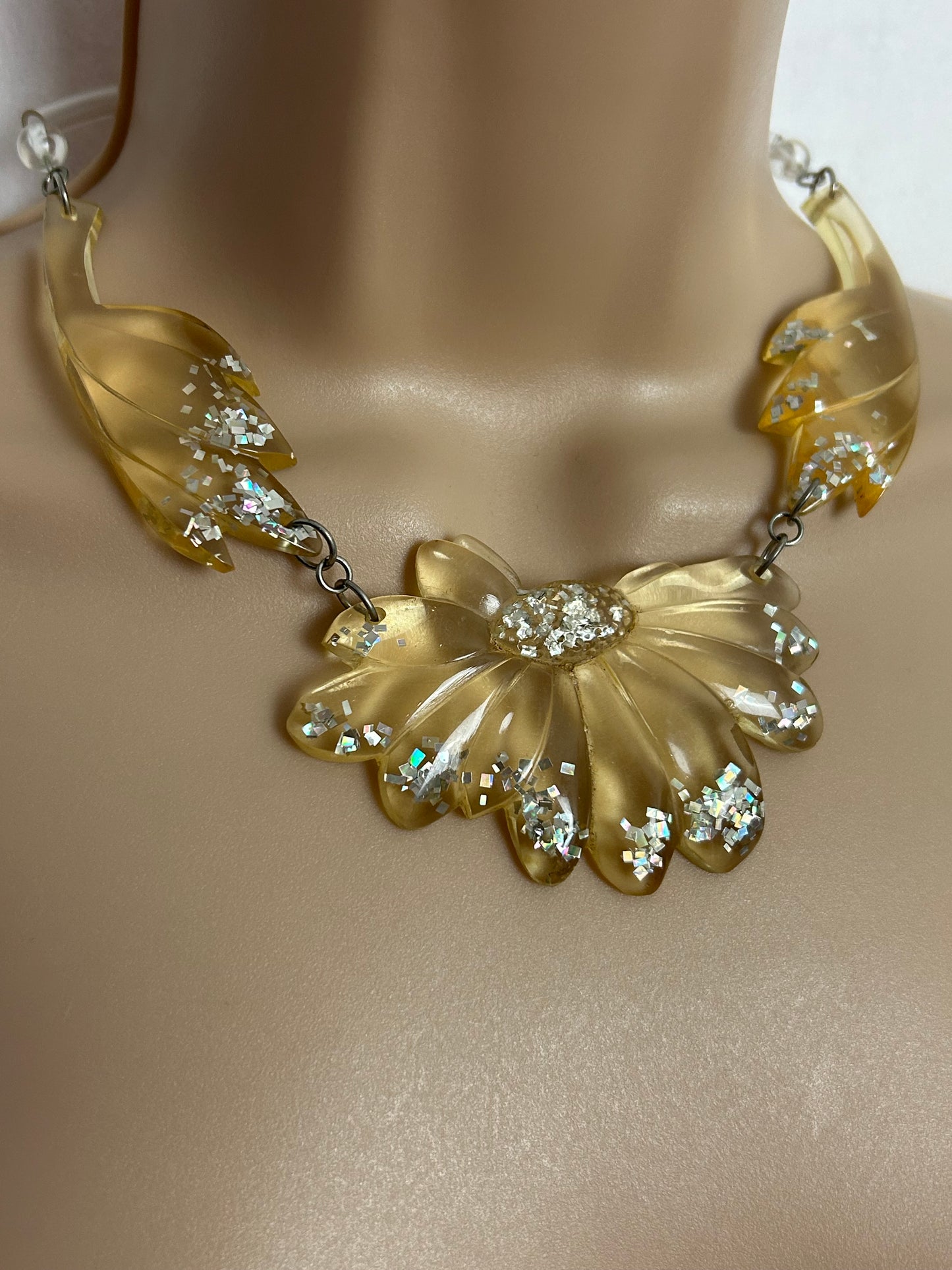 Vintage 1960s Gorgeous Lucite Plastic Articulated Flower Necklace With Silver Glitter