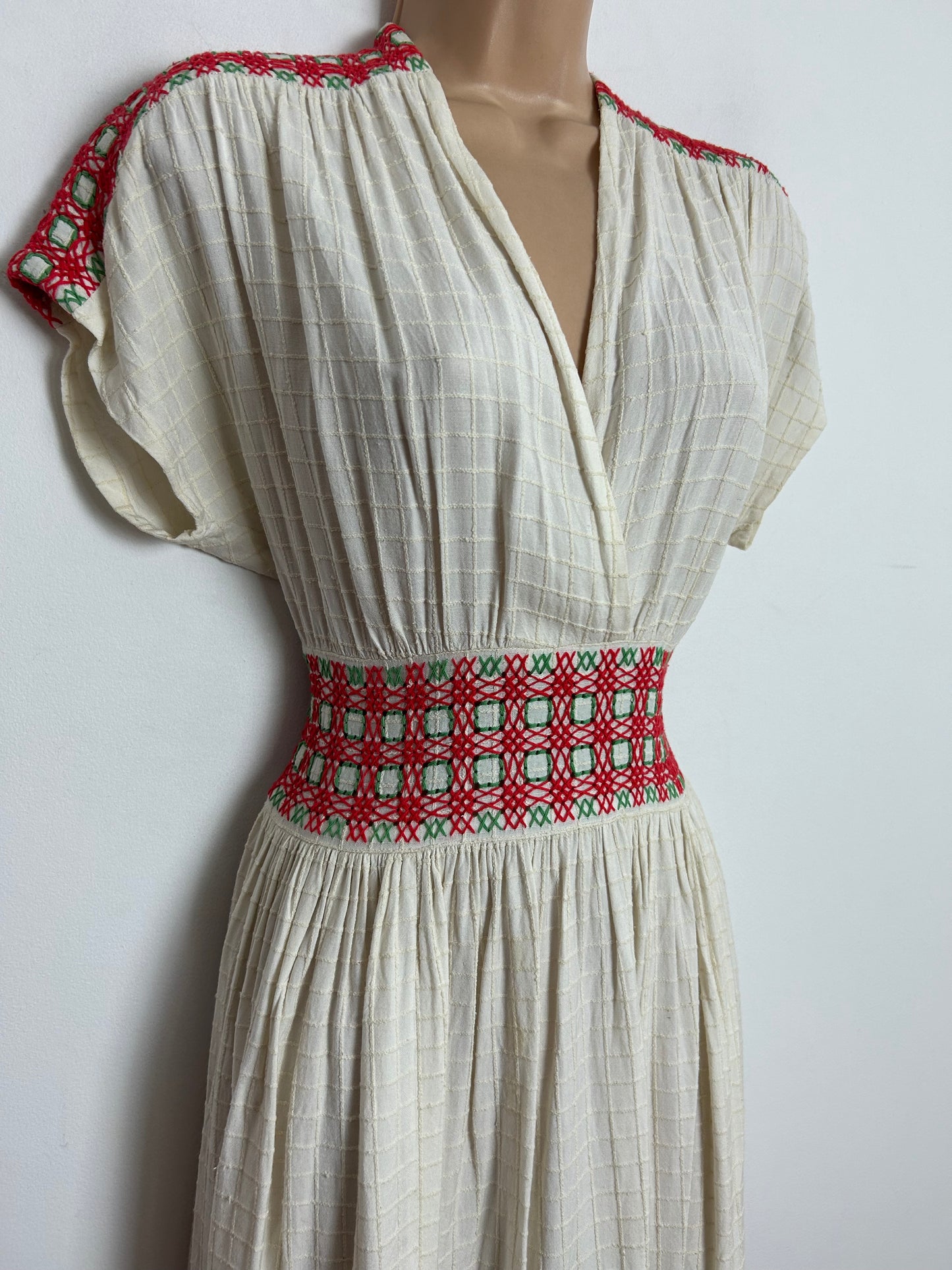 Vintage 1940s Size 6 Cute Cream Waffle Textured Red & Green Wool Embroidered Cotton Day Dress