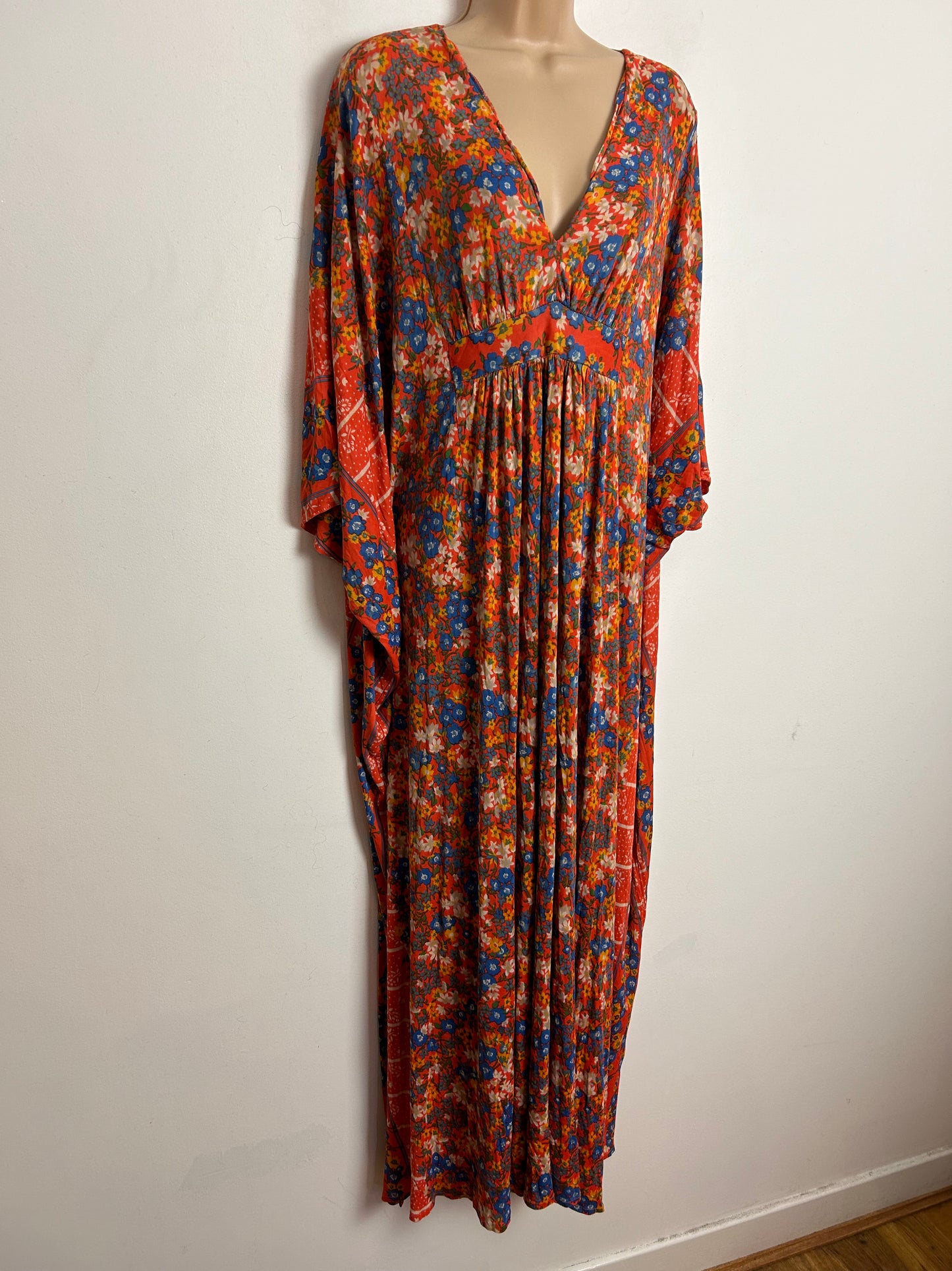 Vintage 1970s One Size Orangey Red Blue & Yellow Floral Print Wide Sleeve Kaftan Maxi Dress