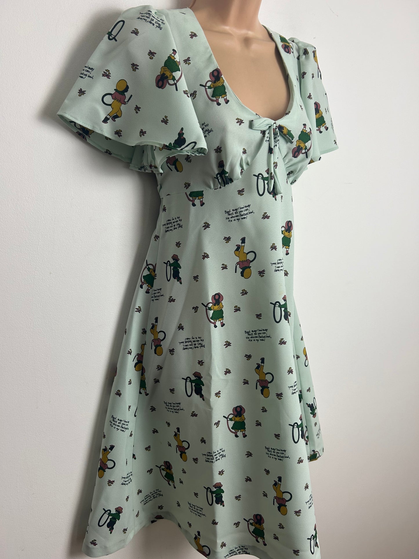 Vintage Late 60s/Early70s Size 6 Pale Mint Green Folk Song Lyrics Hoop Rolling Novelty Print Dress