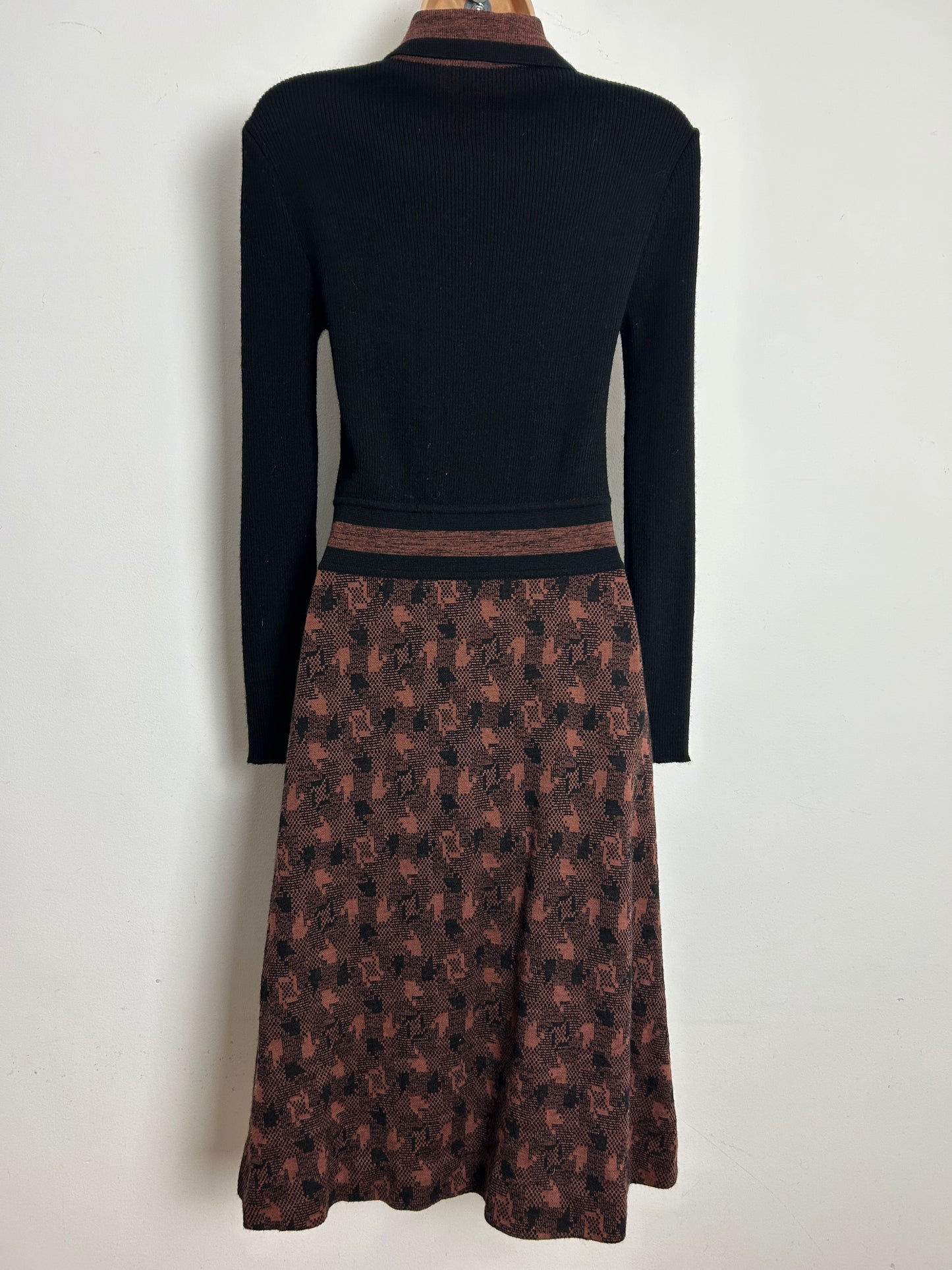 Vintage 1970s Size 8-10 Brown & Black Abstract Check Print Rib Jersey Mod Day Dress