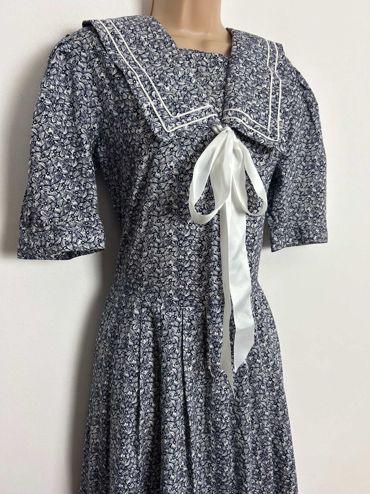 Vintage 1980s LAURA ASHLEY Size 14 Navy Blue & White Floral 100% Cotton Sailor Collar Bow Detail Midi Dress