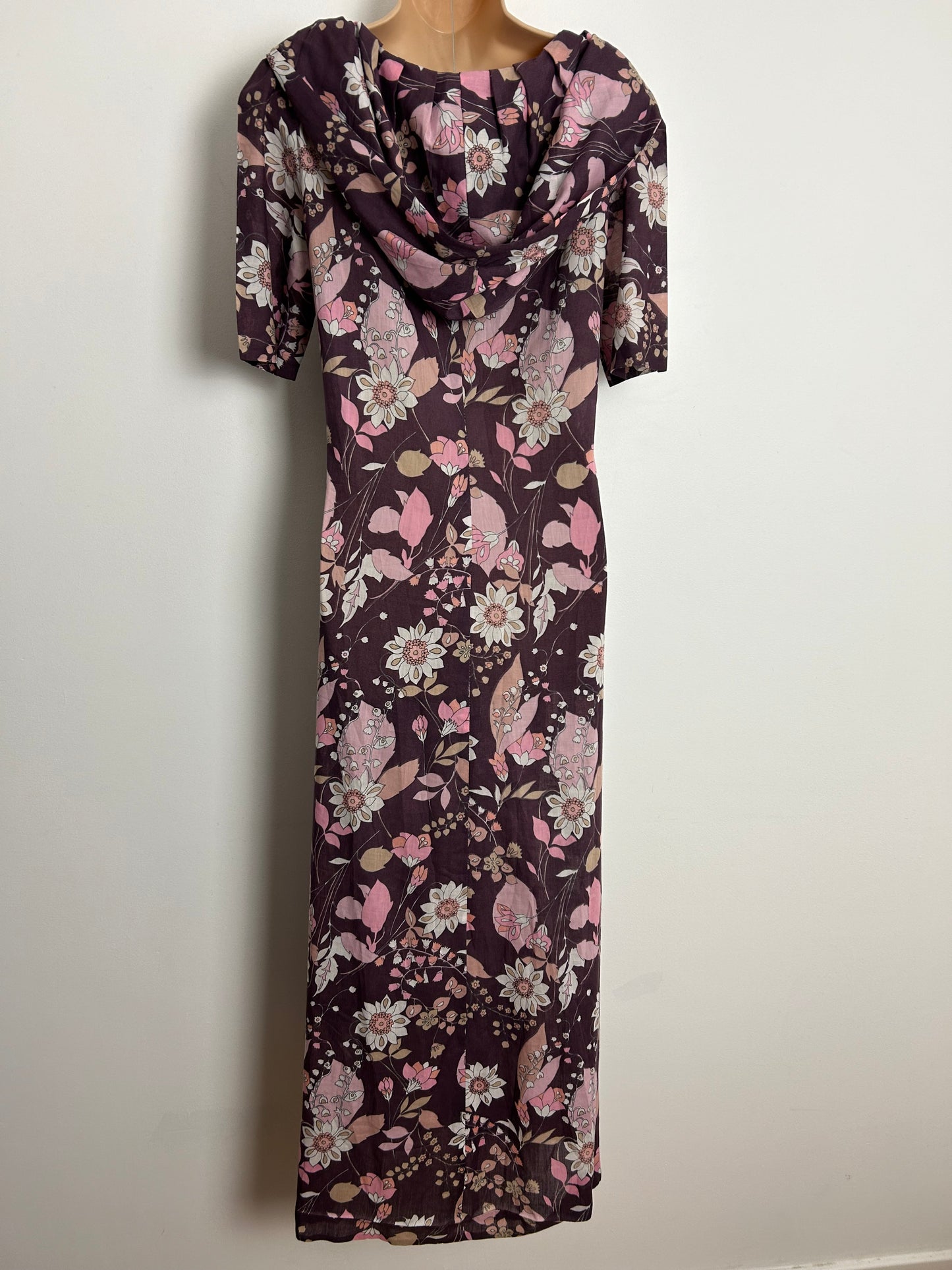Vintage 1970s UK Size 12 Plum Purple Pink & White Floral Print Zip Front Hooded Short Sleeve Maxi Dress