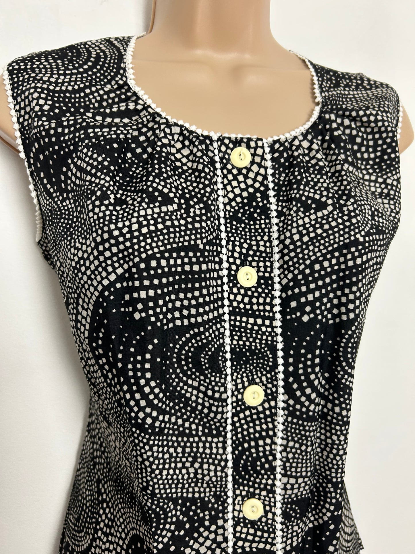 Vintage 1970s JACOB Size 12 Pretty Black & White Abstract Geo Print Sleeveless Blouse/Top