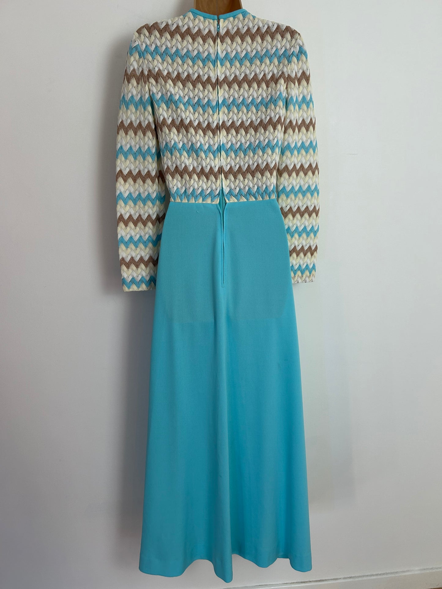 Vintage 1970s R&K KNITS UK Size 8-10 Turquoise White & Brown Zig Zag Stripe Long Sleeve Maxi Dress
