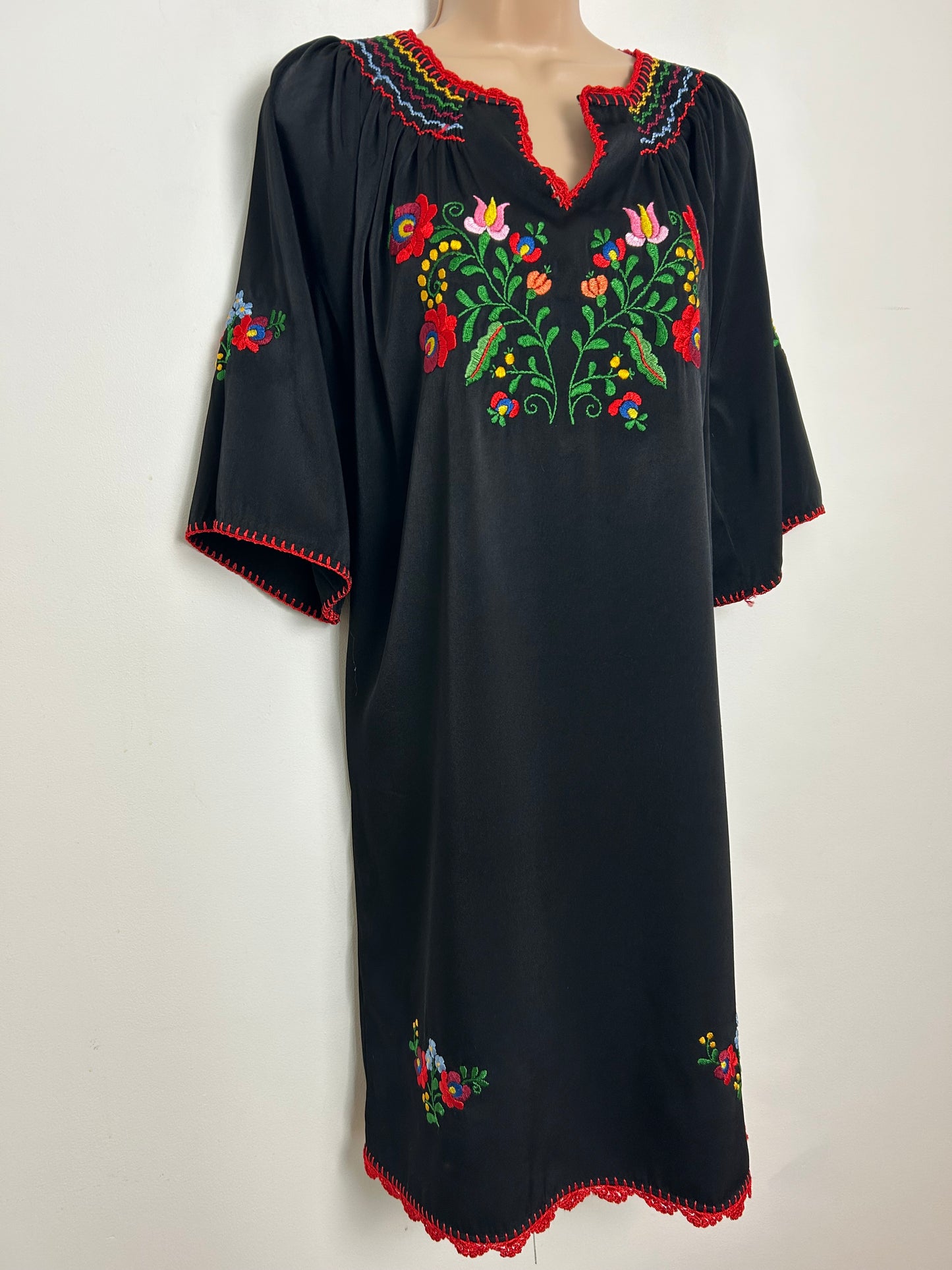 Vintage MEXICAN Up To Size 12/14 Black Embroidered Floral Detail Notch Neck Kaftan Dress