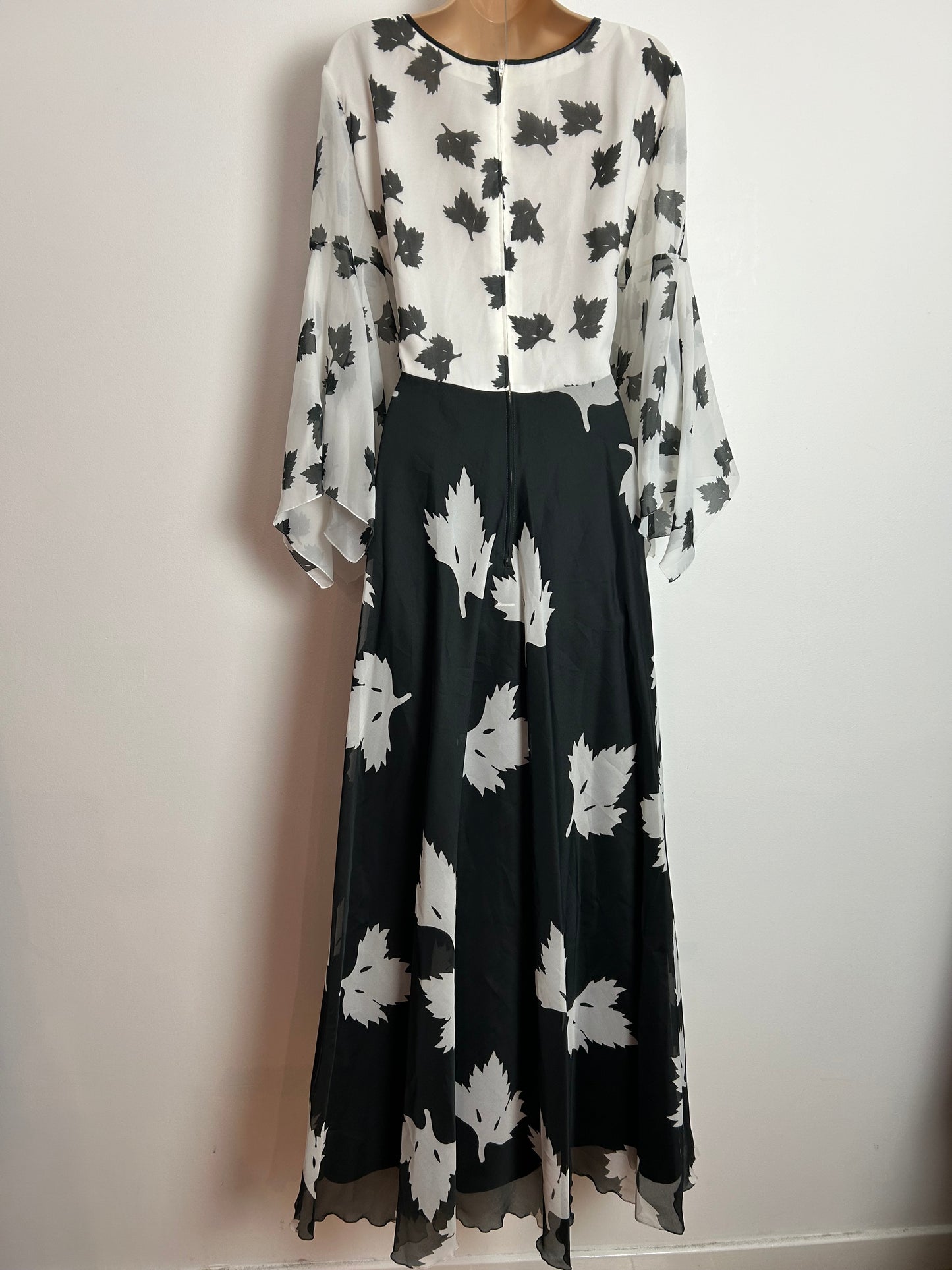 Vintage 1970s JOBI UK Size 12-14 Black & White Monochrome Leaf Print Long Sleeve Flared Cuff Boho Maxi Dress