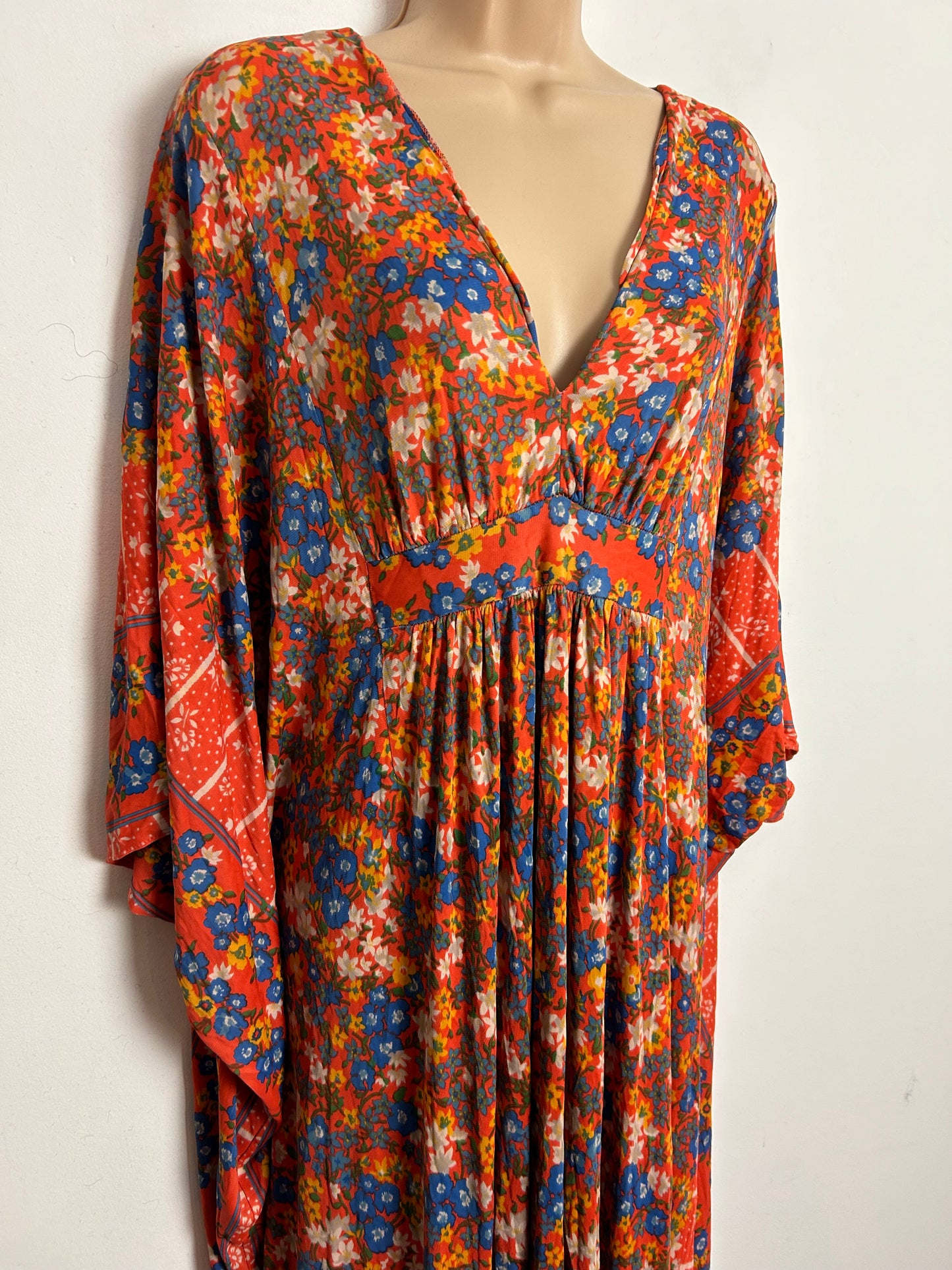Vintage 1970s One Size Orangey Red Blue & Yellow Floral Print Wide Sleeve Kaftan Maxi Dress