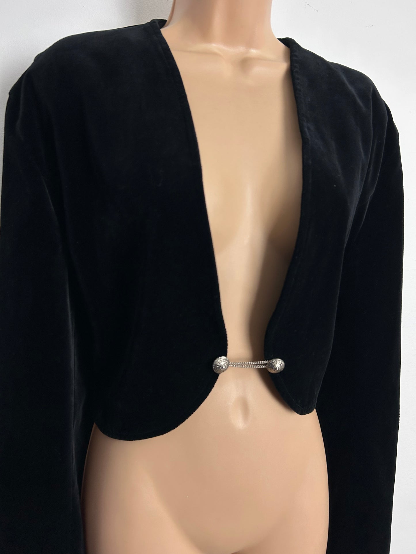 Vintage 1980s Size 14-16 Black Velvet Shrug Style Cover Up Jacket