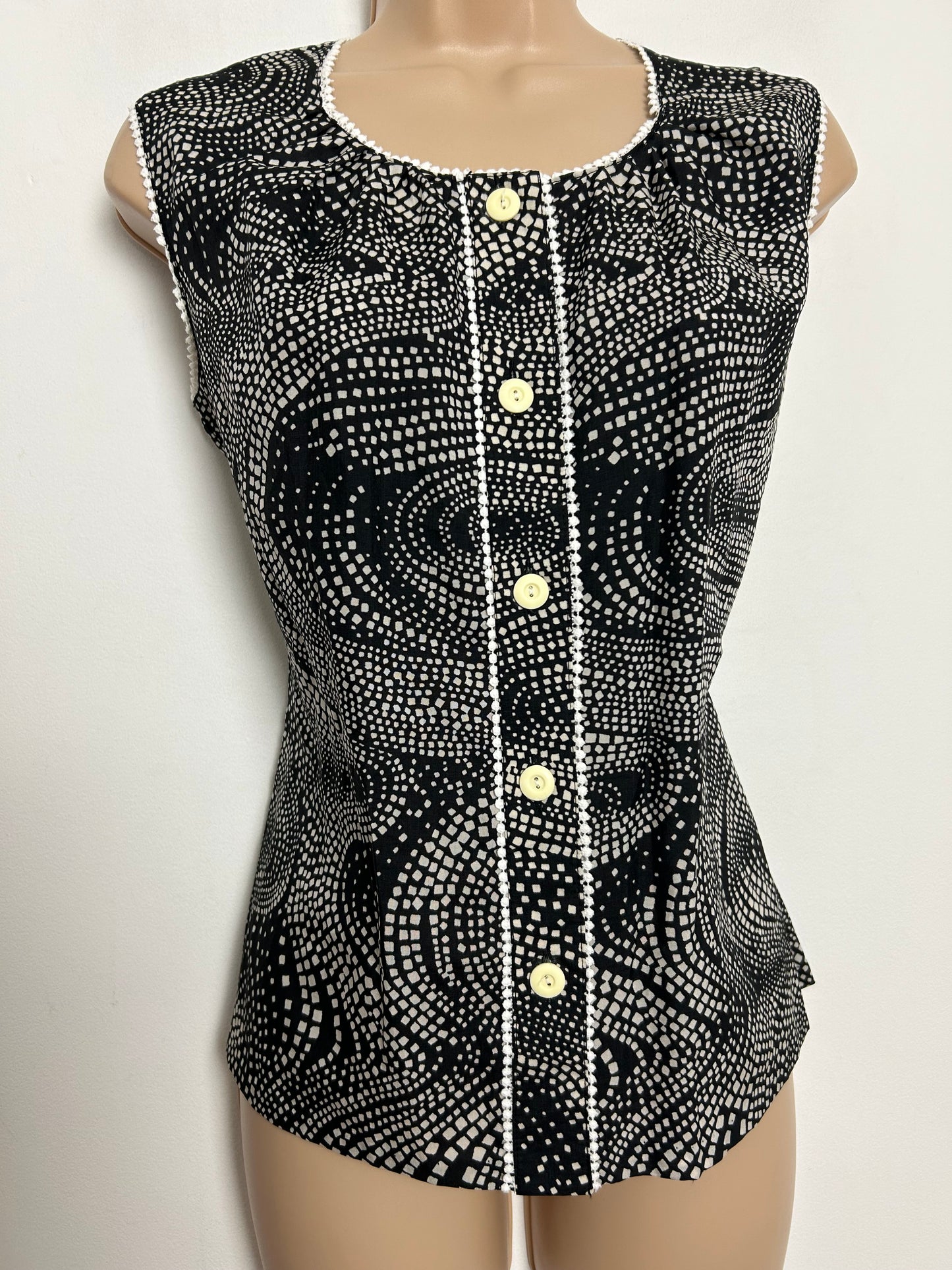 Vintage 1970s JACOB Size 12 Pretty Black & White Abstract Geo Print Sleeveless Blouse/Top