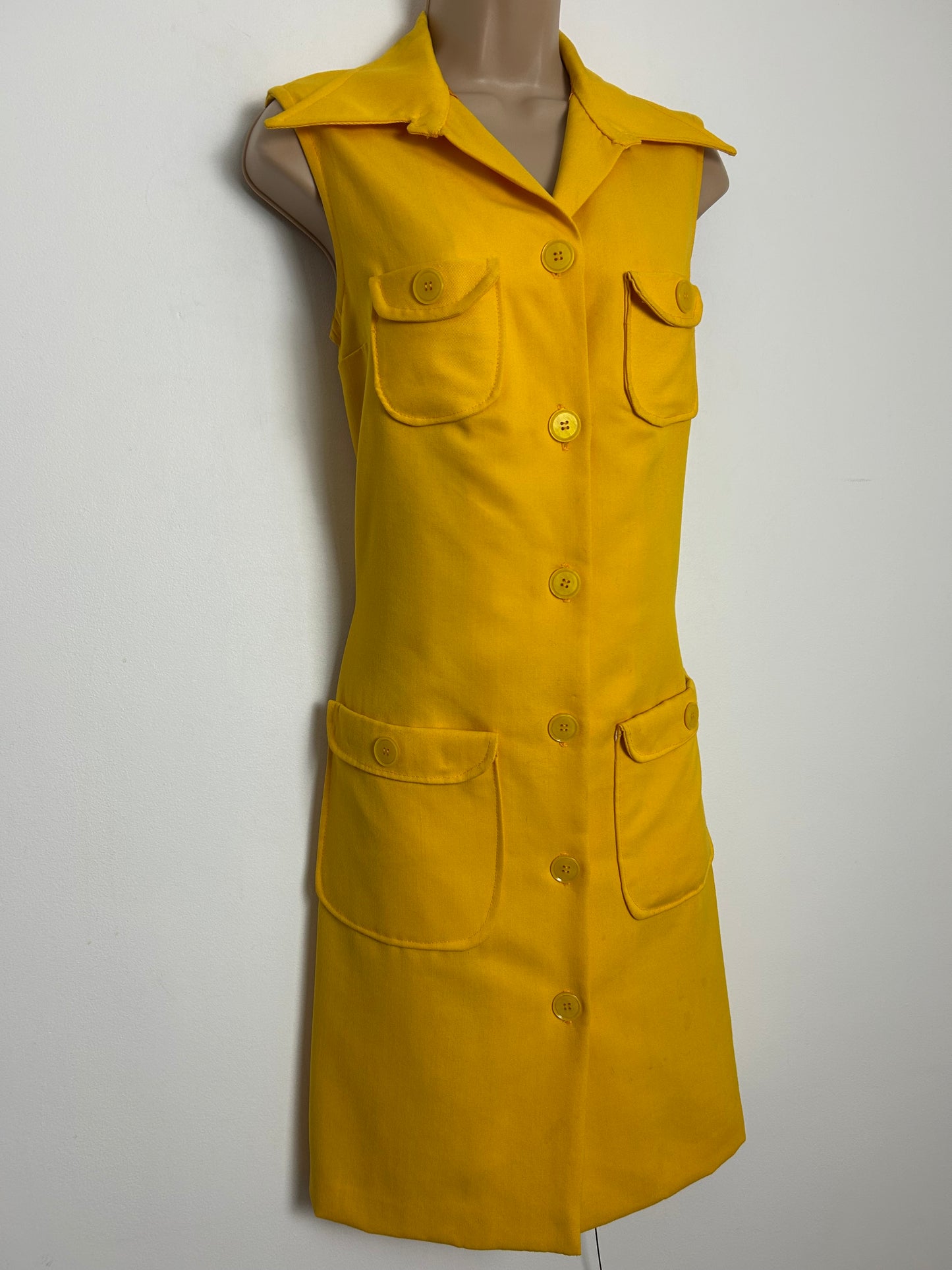 Vintage 1970s Size 8-10 Mustard Yellow Dagger Collar Sleeveless Pocket Detail Mod Shift Dress