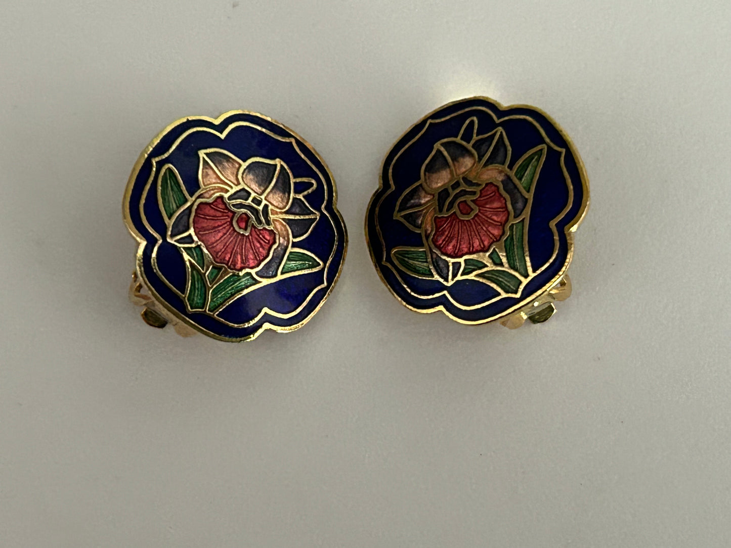 Vintage 1980s Pretty Gold Tone & Cloisonne Enamel Flower Pattern Clips On Earrings
