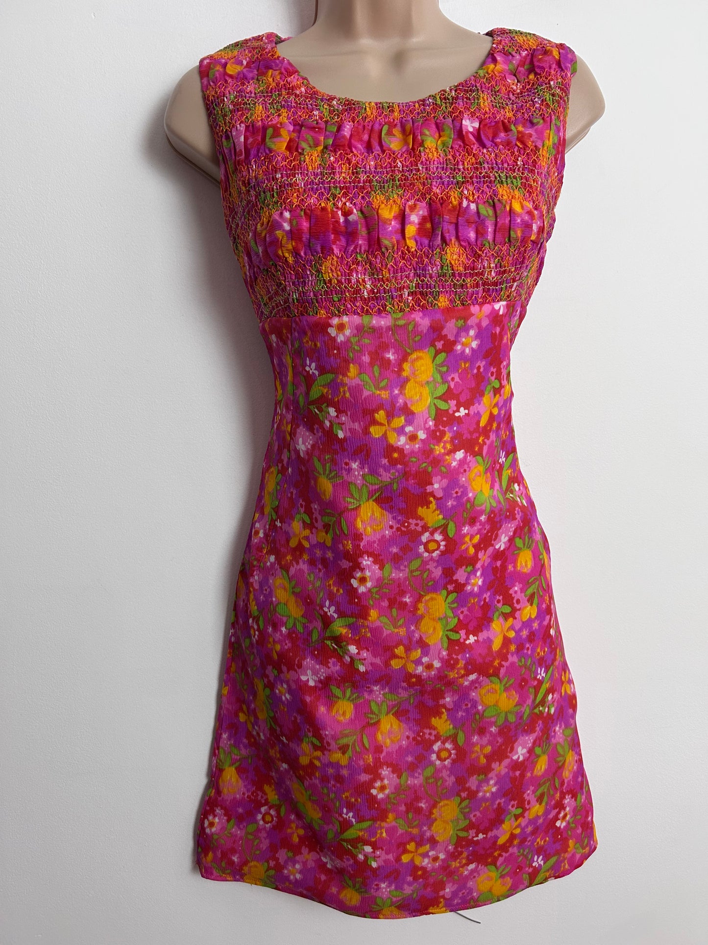 Vintage 1960s MA ROBE UK Size 8 Pink Orangey Yellow & Green Floral Print Shirred Bodice Mini Mod Dress