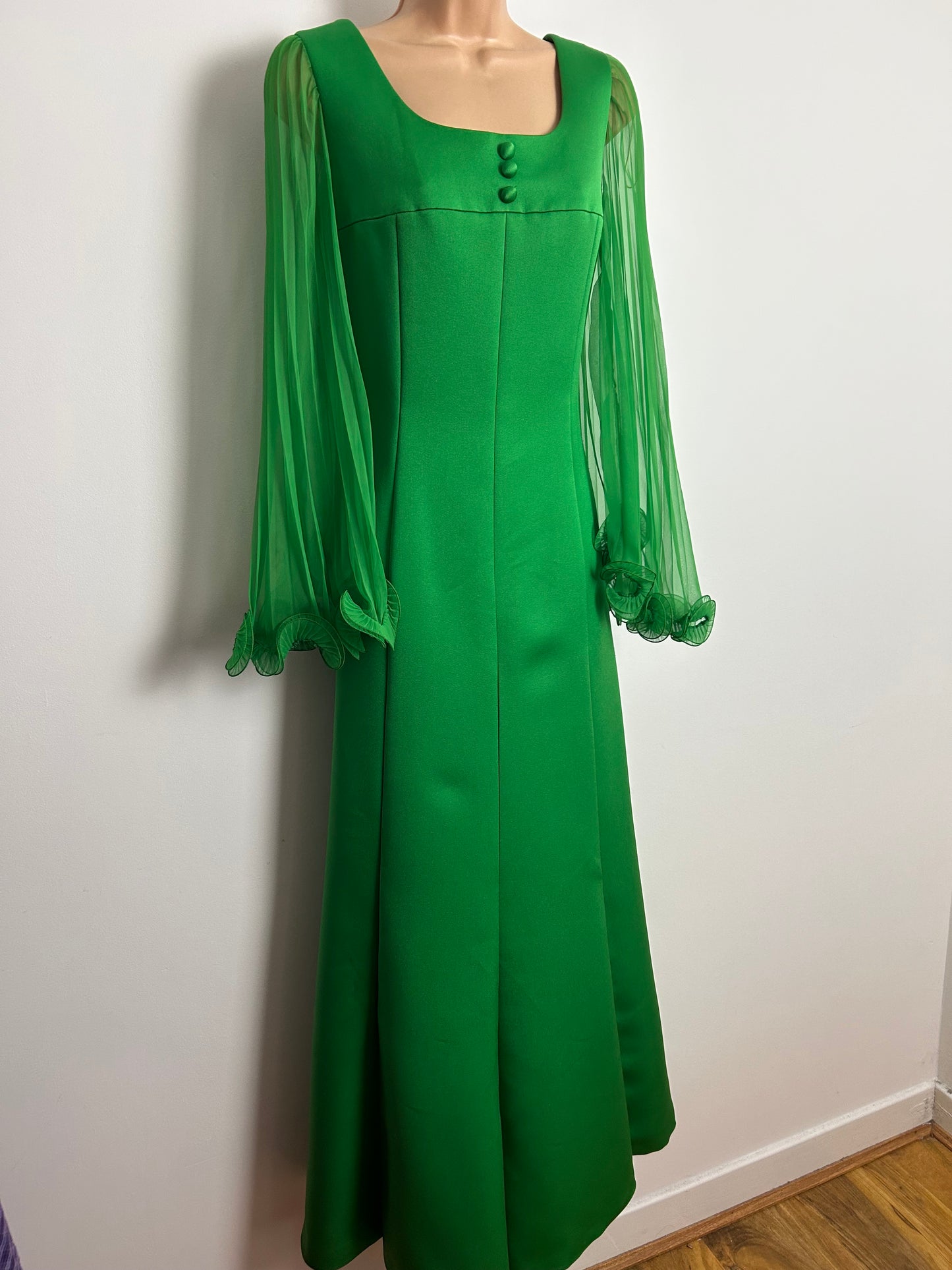 Vintage 1960s RADTKE & RADTKE Size 10 Green Long Flared Pleated Chiffon Sleeve Occasion Evening Maxi Dress