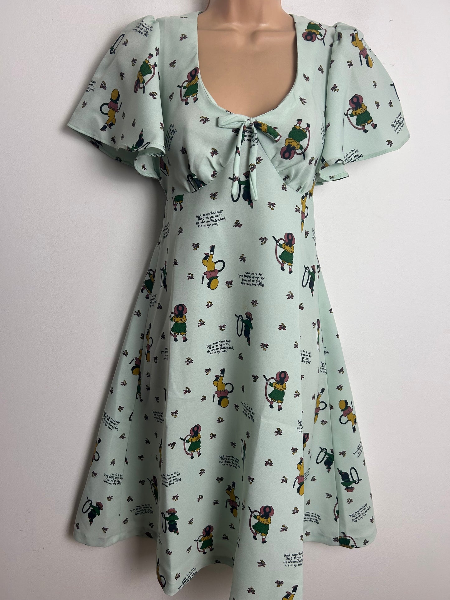 Vintage Late 60s/Early70s Size 6 Pale Mint Green Folk Song Lyrics Hoop Rolling Novelty Print Dress