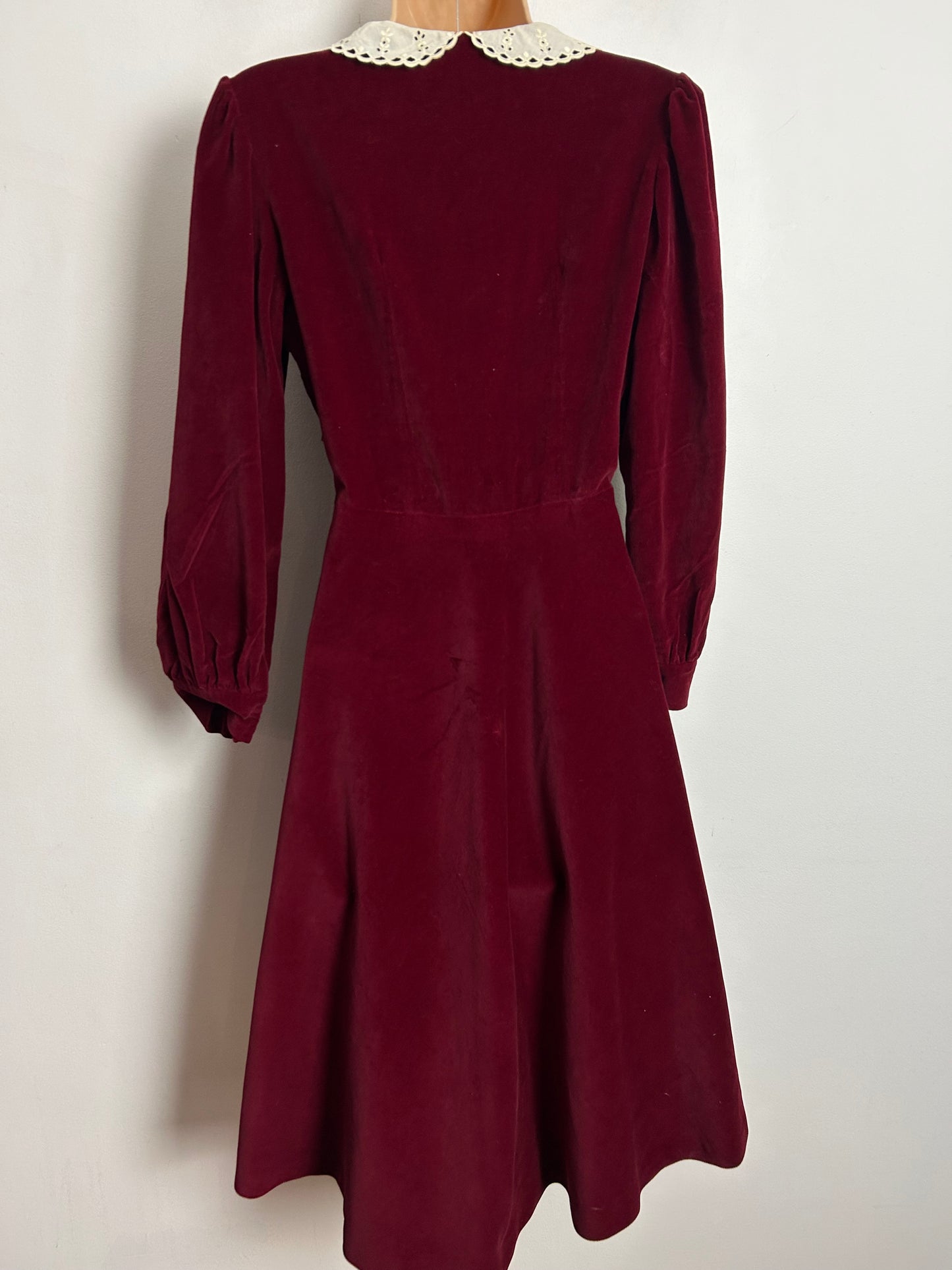 Vintage 1960s UK Size 10 Red Velvet Lace Collar Long Sleeve Christmas Dress