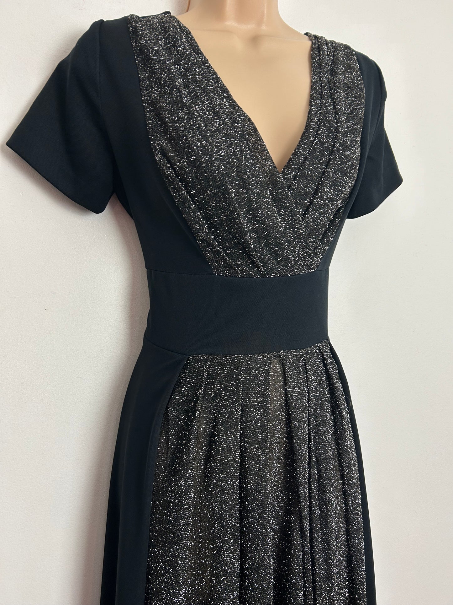 Vintage 1970s BERKERTEX UK Size 10 Black & Silver Lurex Panel Short Sleeve Pleated Occasion Evening Maxi Dress