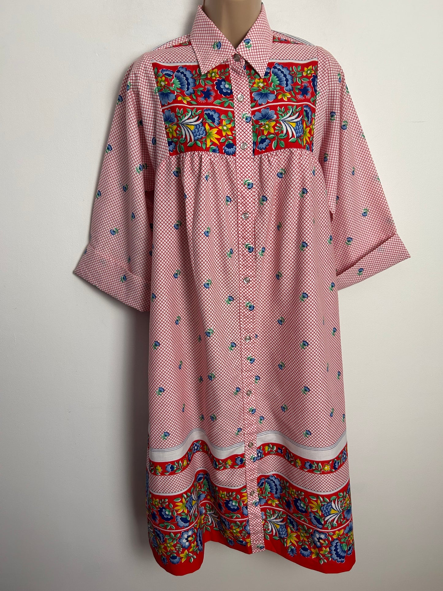 Vintage Early 1970s MODELS COAT Size 10-12 Red & White Check & Blue Floral Print Cotton Smock Style House Coat