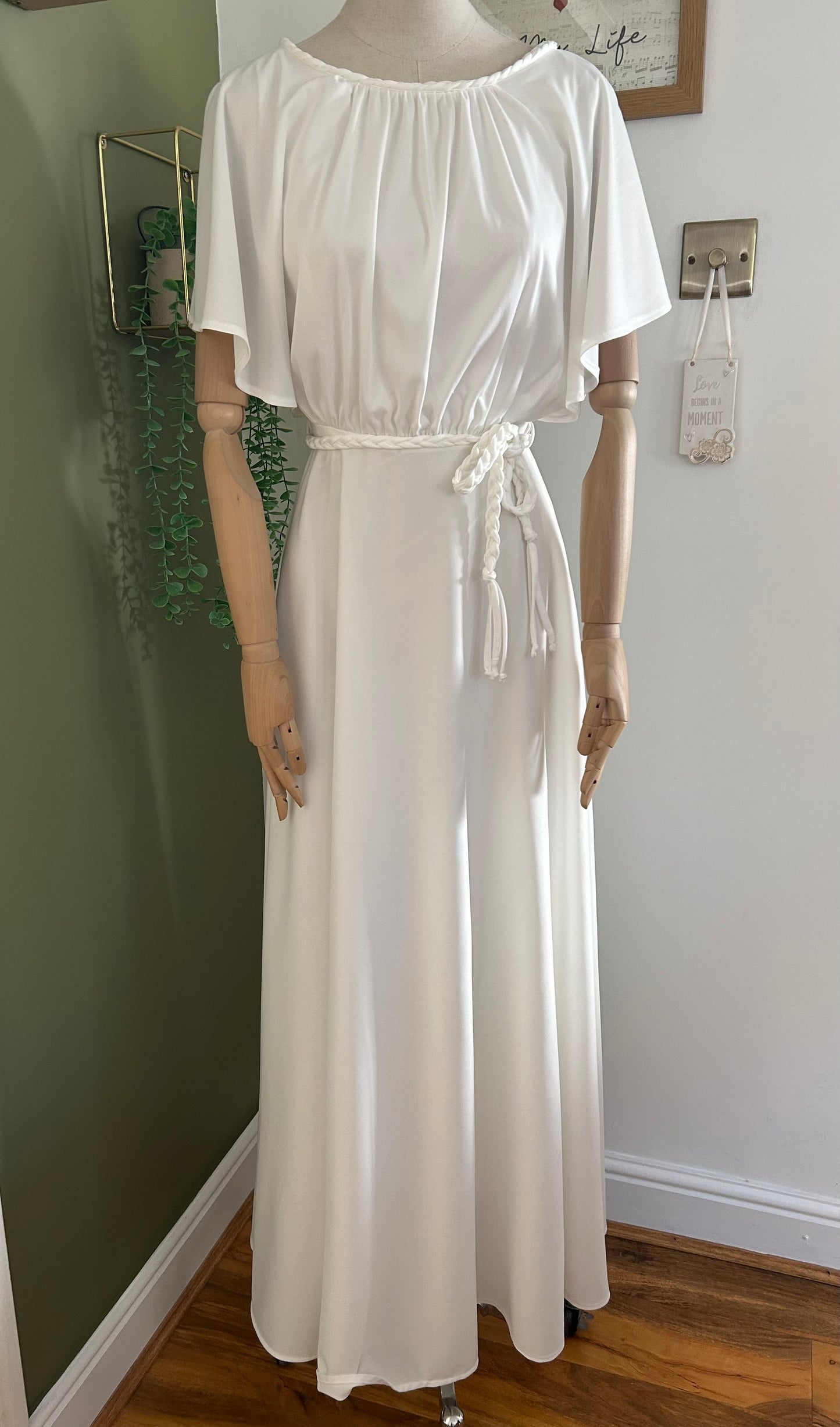 Vintage 1970s Size 6 White Flutter Sleeve Plaited Tie Belt Grecian Style Summer Maxi Dress