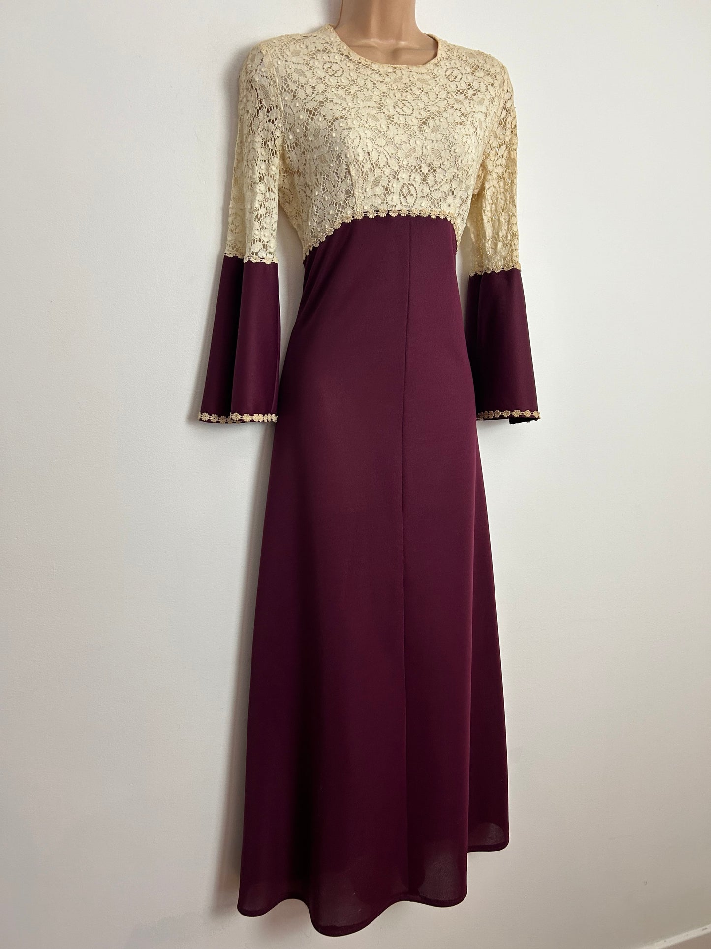 Vintage 1970s CHARMONT UK Size 10-12 Plum Purple & Cream Lace Flared Cuff Boho Maxi Dress