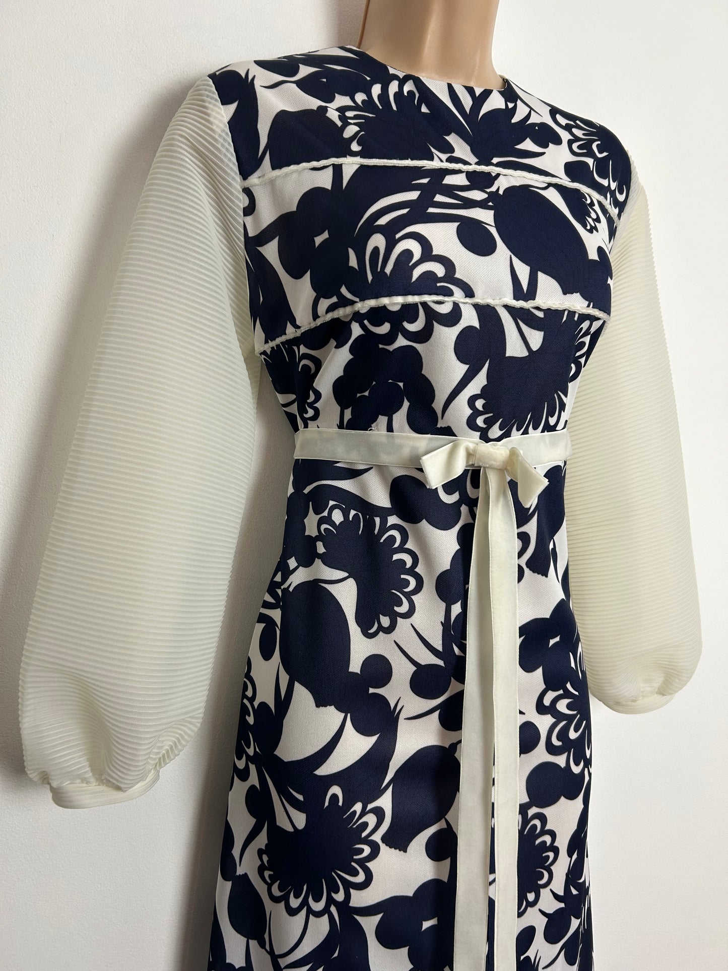 Vintage 1970s UK Size 10-12 Blue & White Floral Print Pleated Long Sleeve Bow Ribbon Detail Boho Midaxi Dress