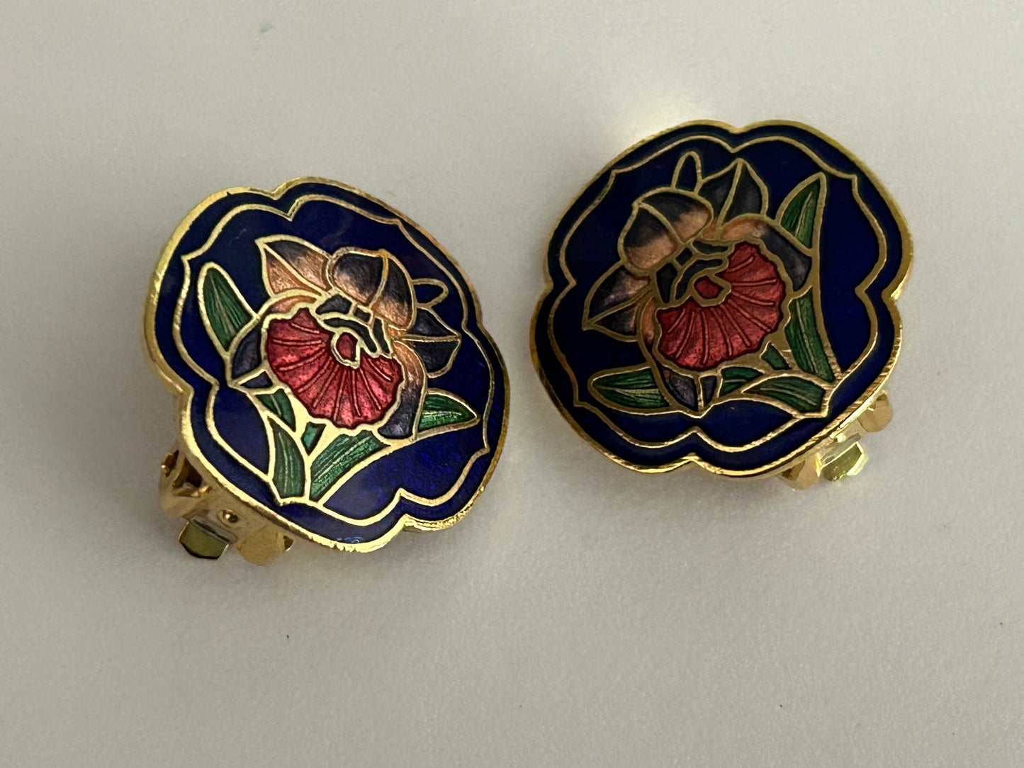 Vintage 1980s Pretty Gold Tone & Cloisonne Enamel Flower Pattern Clips On Earrings
