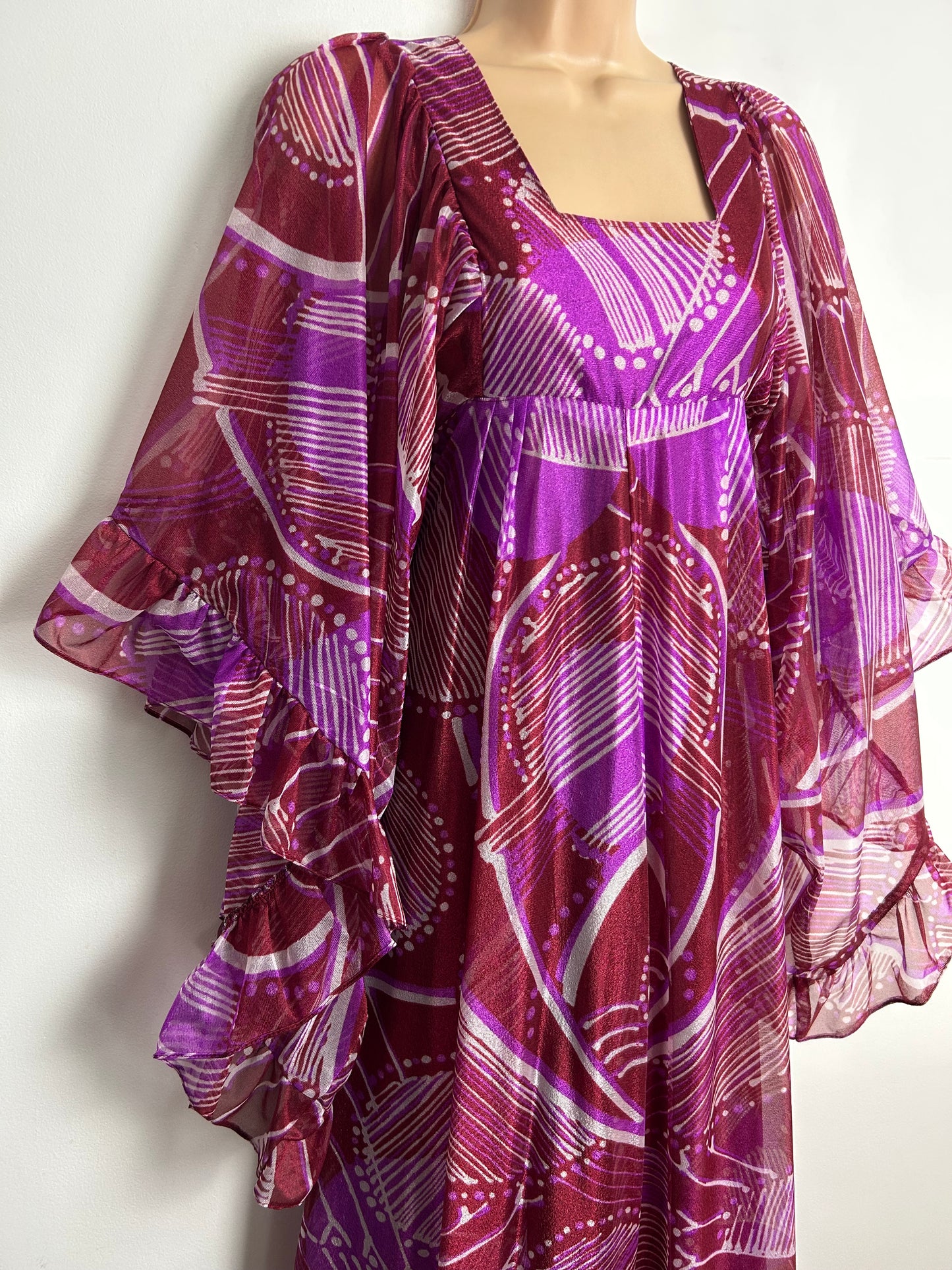 Vintage 1970s Size 10 Plum & Purple Abstract Pattern Nylon Very Wide Angel Sleeve Maxi Dress