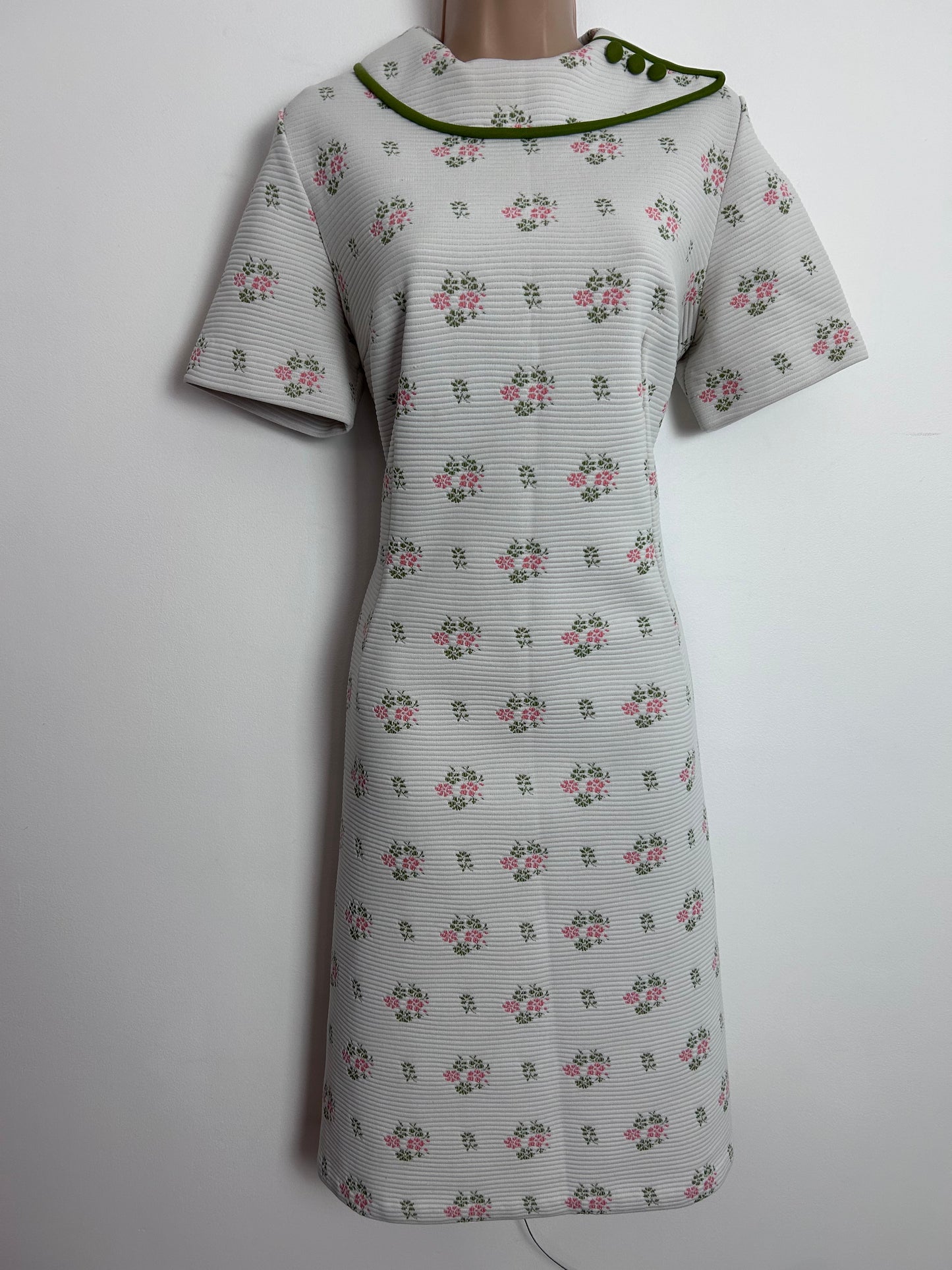 Vintage 1960s UK Size 14 Off White Coral & Pink Floral Ribbed Texture Crimplene Mod Shift Dress