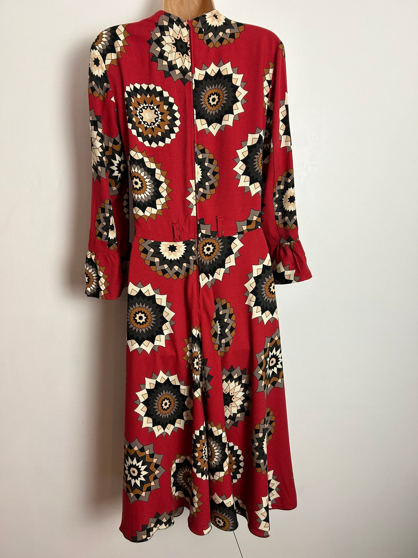 Vintage 1970s UK Size 14 Red Grey Brown & White Abstract Mandela Print Long Sleeve Rayon Dress