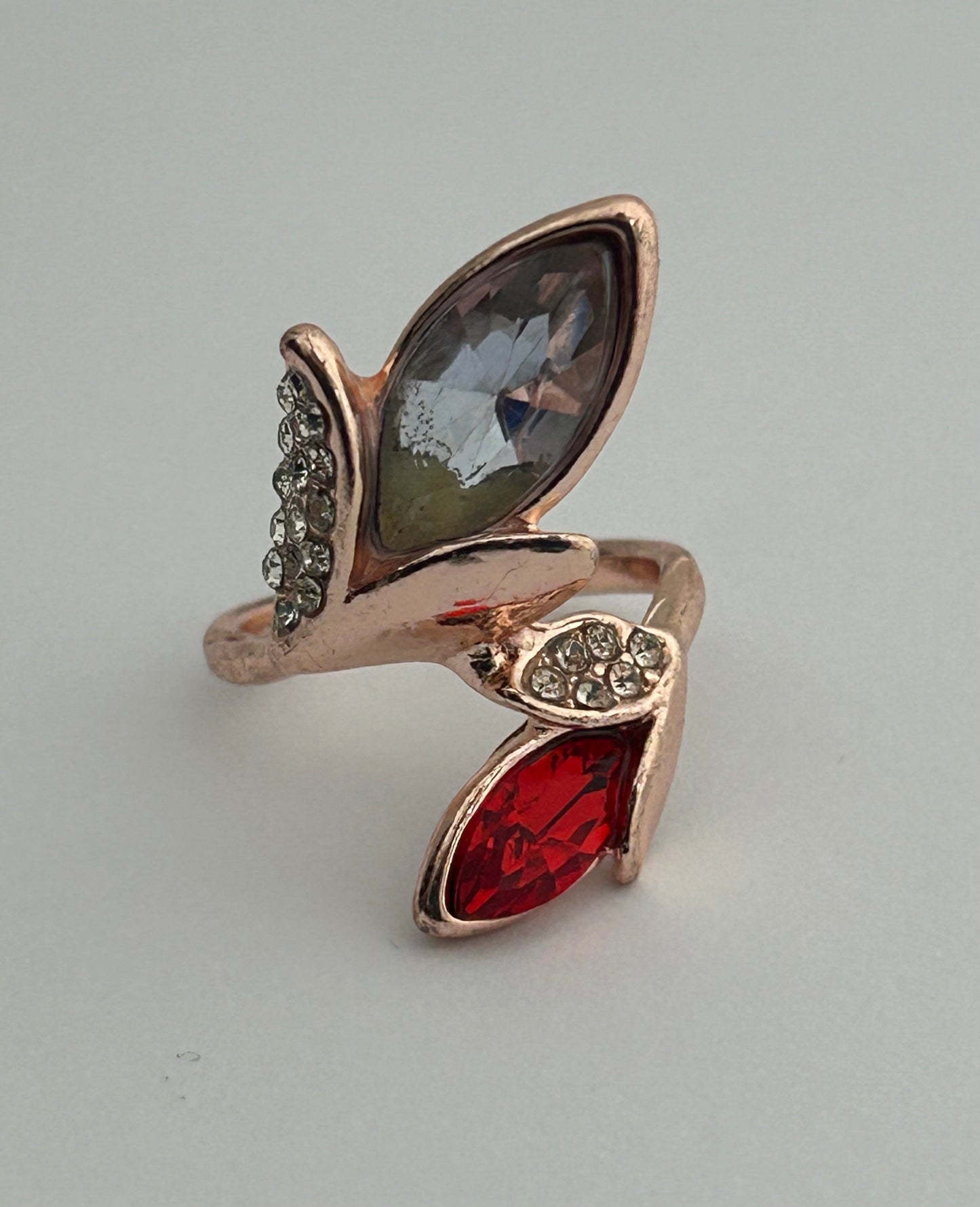 Vintage Pretty Rose Gold Base Metal Glass Stone & Diamante Floral Wrap Ring
