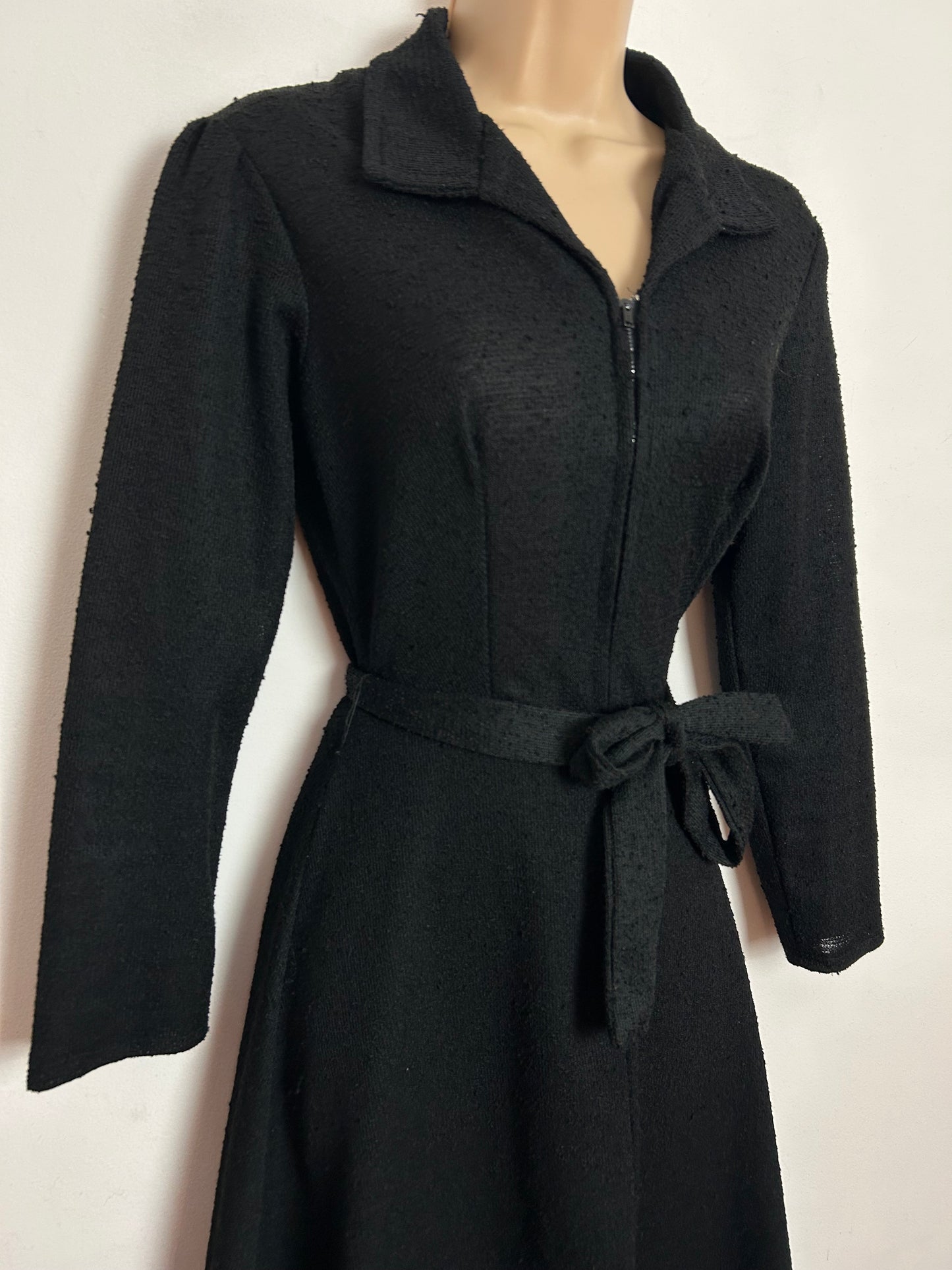 Vintage Late 1970s UK Size 6-8 Black Zip Fronted 3/4 Sleeve Belted Fit & Flare Day Dress
