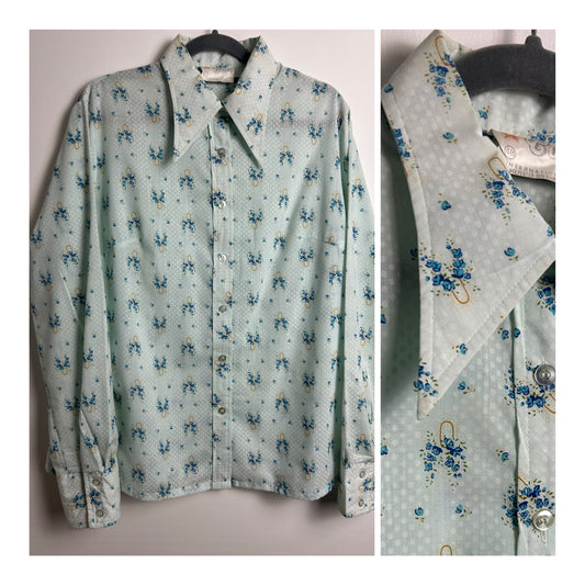 Vintage 1970s Size 16 Pale Blue Flowers & Vase Print Cotton Mix Long Sleeve Dagger Collar Shirt