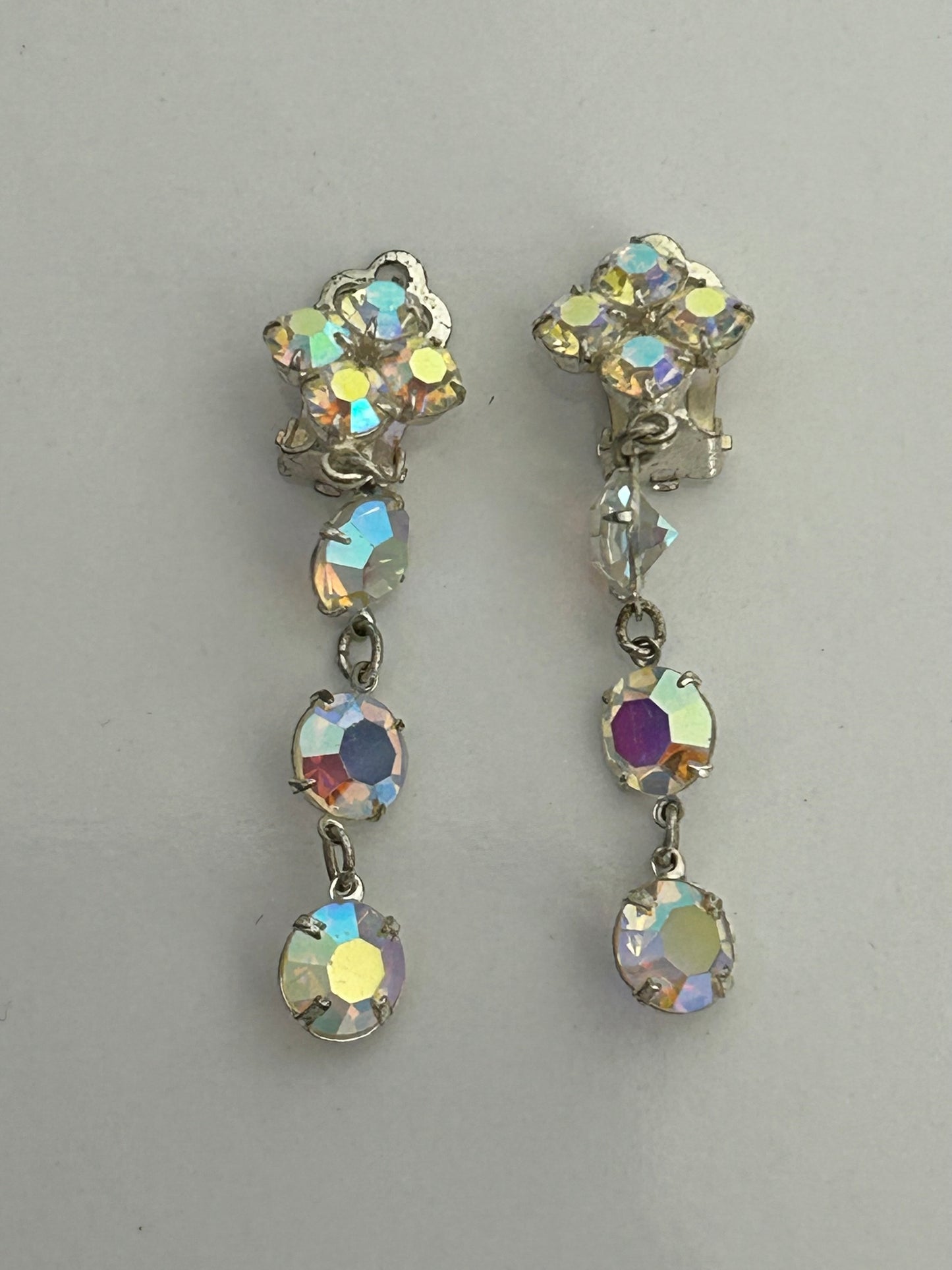 Vintage 1950s Beautiful Aurora Borealis Glass Stone Set Dangle Clip On Earrings