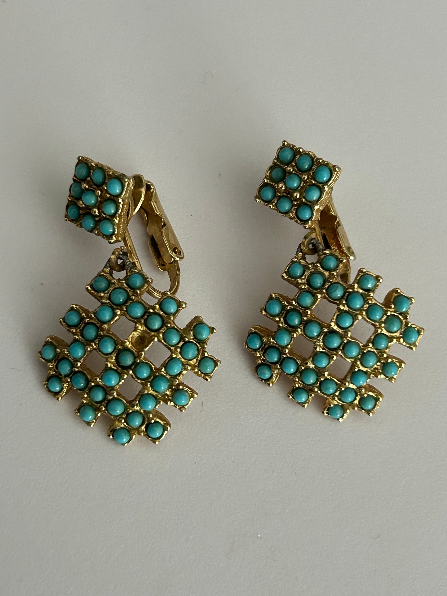 Vintage 1960s Gorgeous Gold Tone Turquoise Seed Bead Dangle Style Clip On Earrings