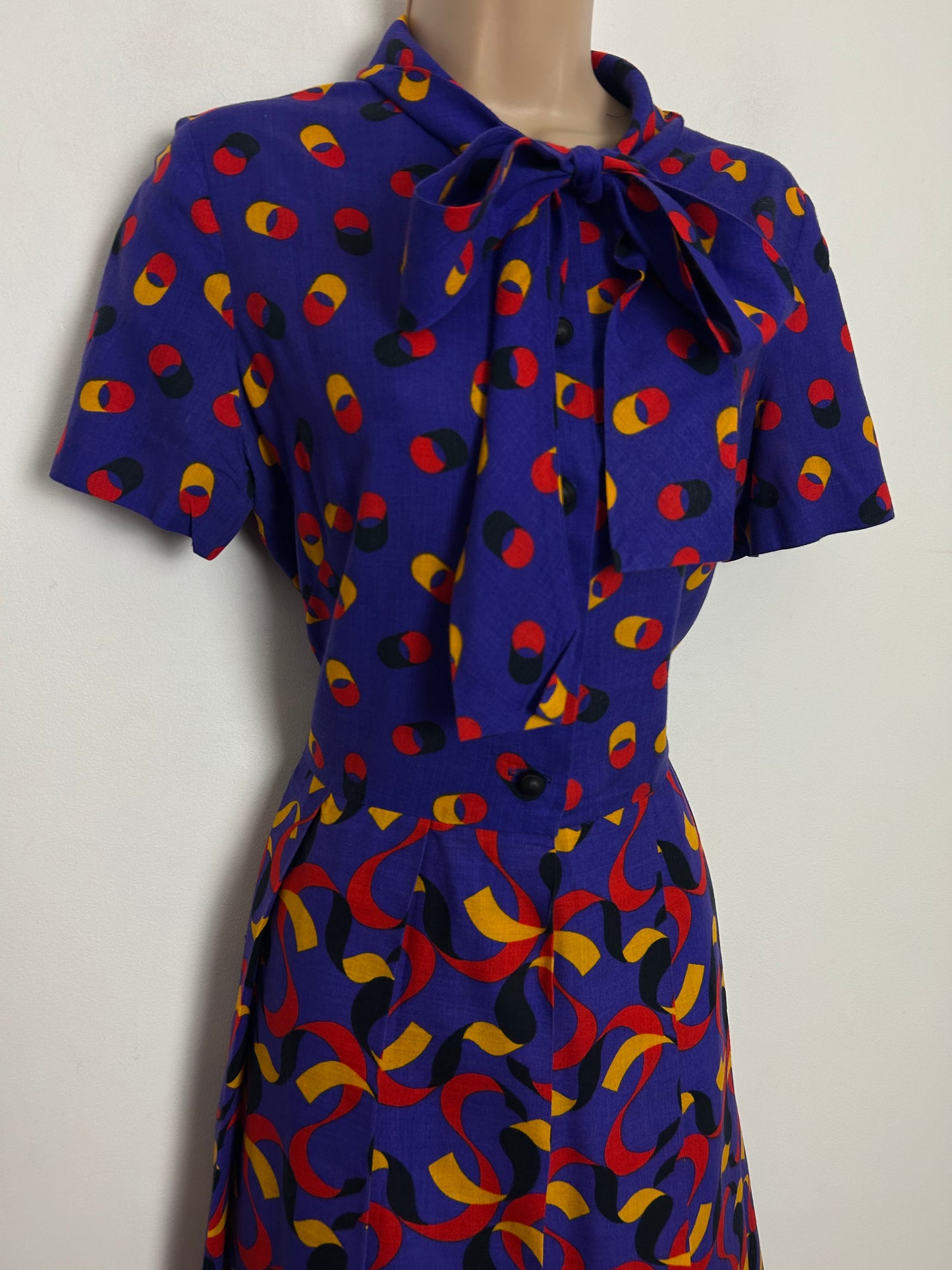 Vintage 1970s MONTIGO BAY Size 12 Blue Red & Mustard Yellow Abstract Print Pussy Bow Pleated Day Dress