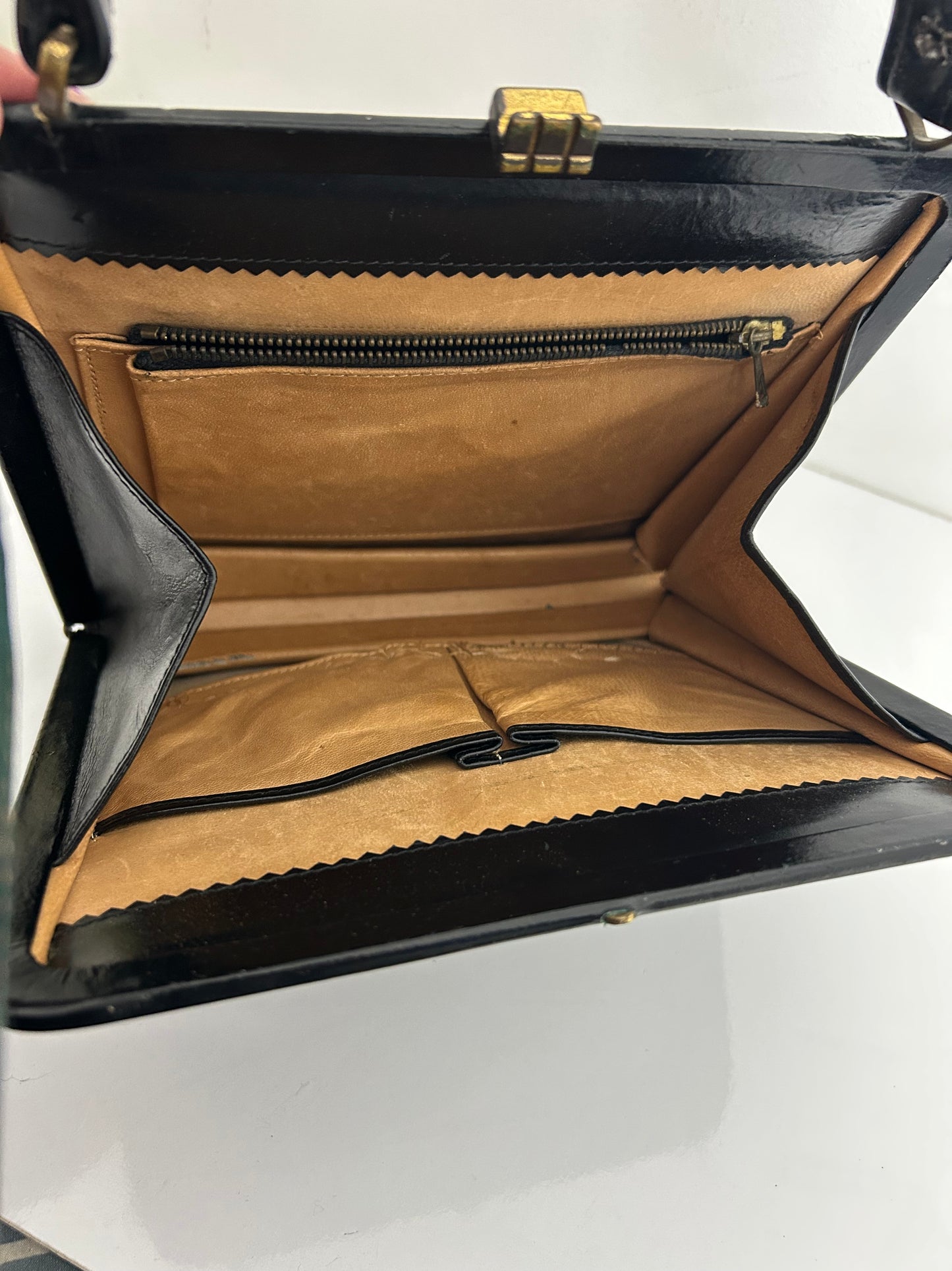 Vintage 1950s Black Leather Kelly Style Handbag With Suede Lining (Few issues)