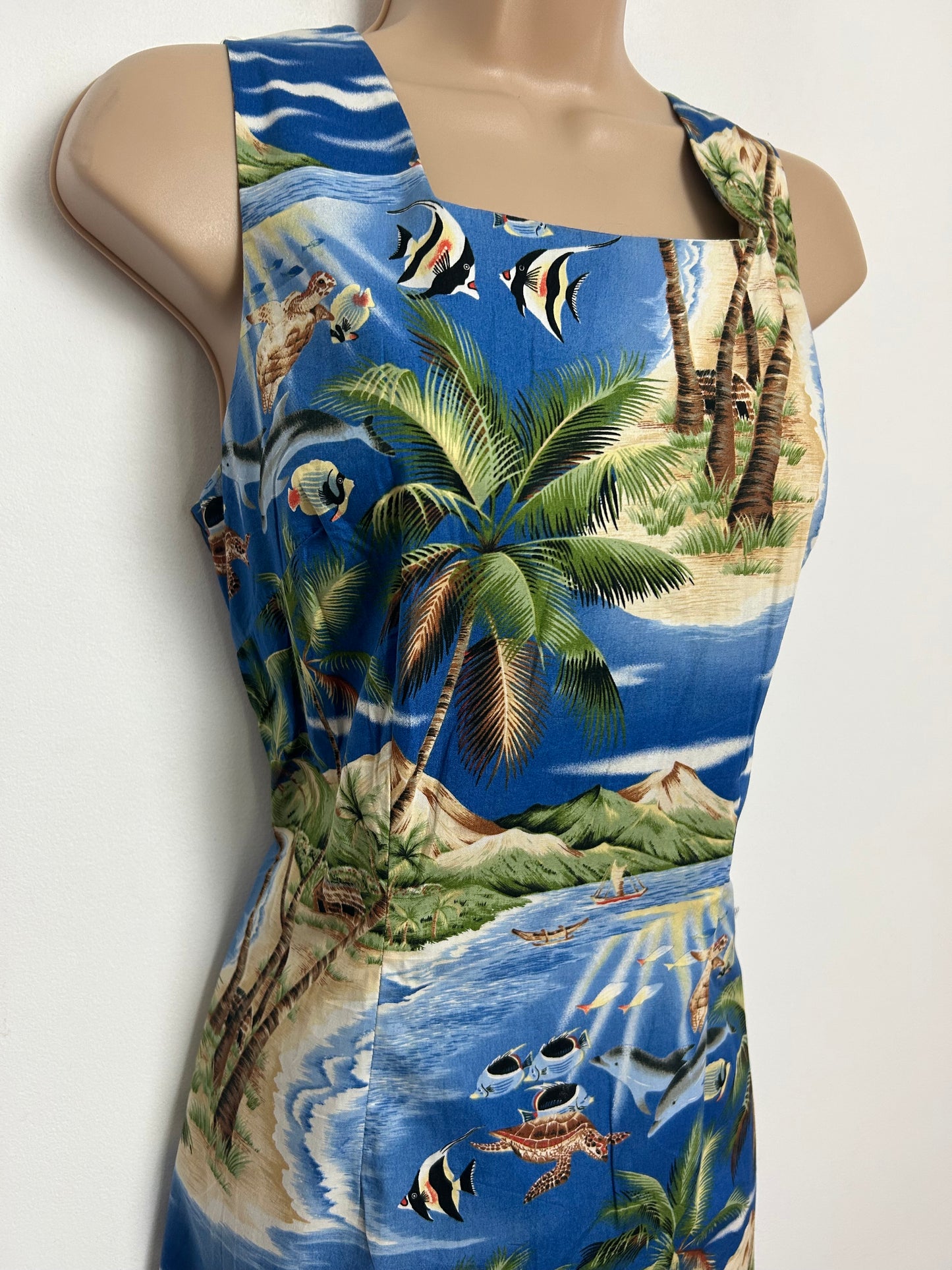 Vintage 1990s SHANNON MARIE Size 10 Blue Tones Tropical Island & Fish Print Cotton Hawaiian Shift Dress
