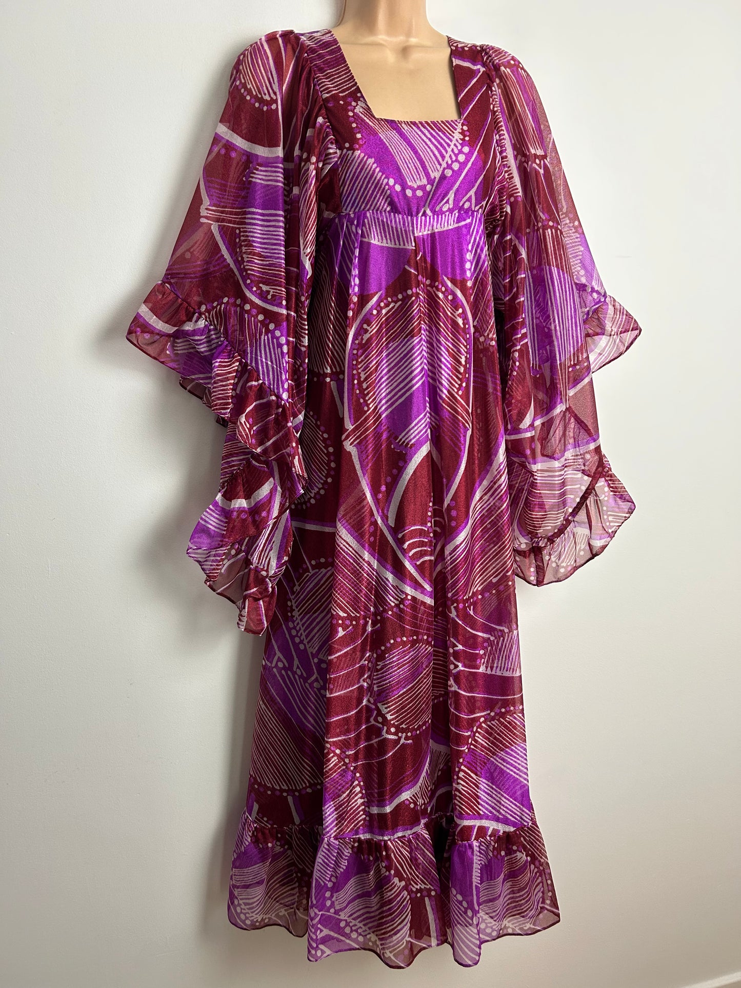 Vintage 1970s Size 10 Plum & Purple Abstract Pattern Nylon Very Wide Angel Sleeve Maxi Dress