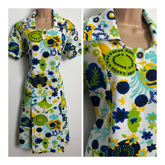 Vintage 1960s Size 16 White Blue Green & Yellow Floral Print Short Sleeve Mod Shift Dress With Two Pleats