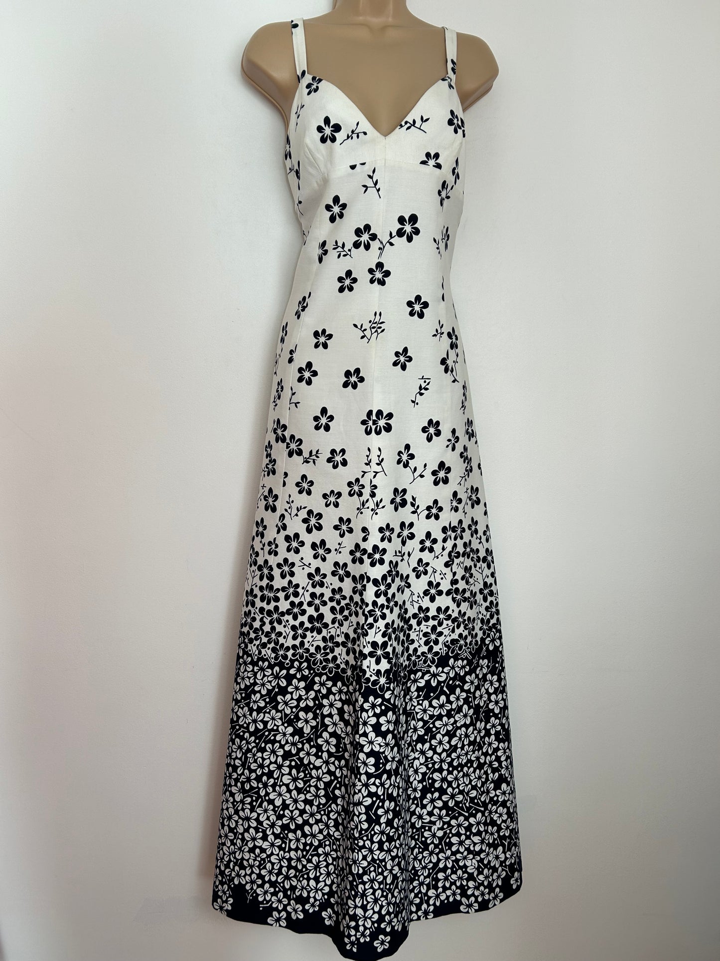 Vintage 1970s EIN FINK MODELL UK Size 10-12 White & Navy Blue Floral Print 100% Cotton Summer Maxi Dress