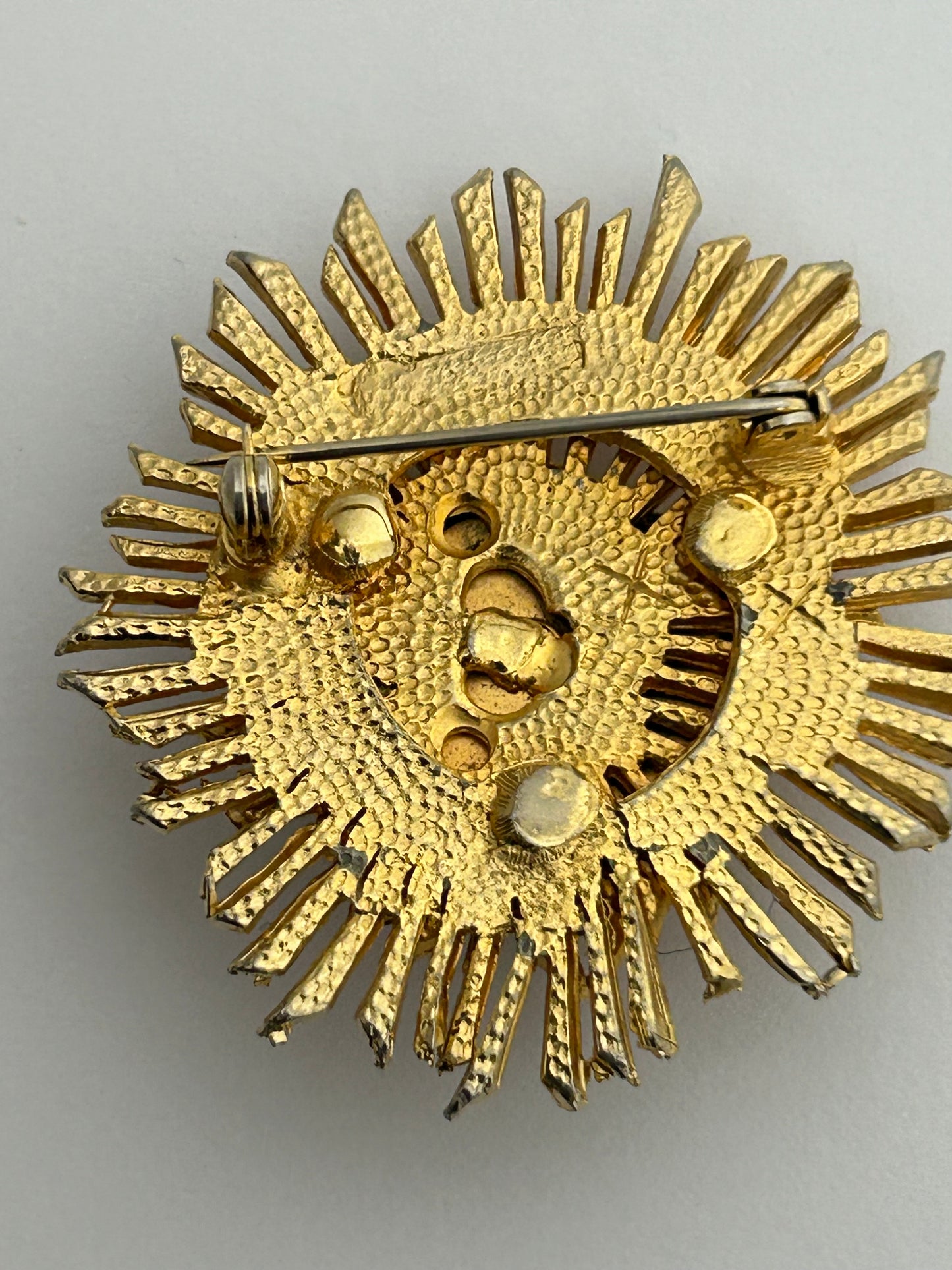 Vintage 1960s Gold Tone Base Metal Sunburst Turquoise Stone Set Brooch