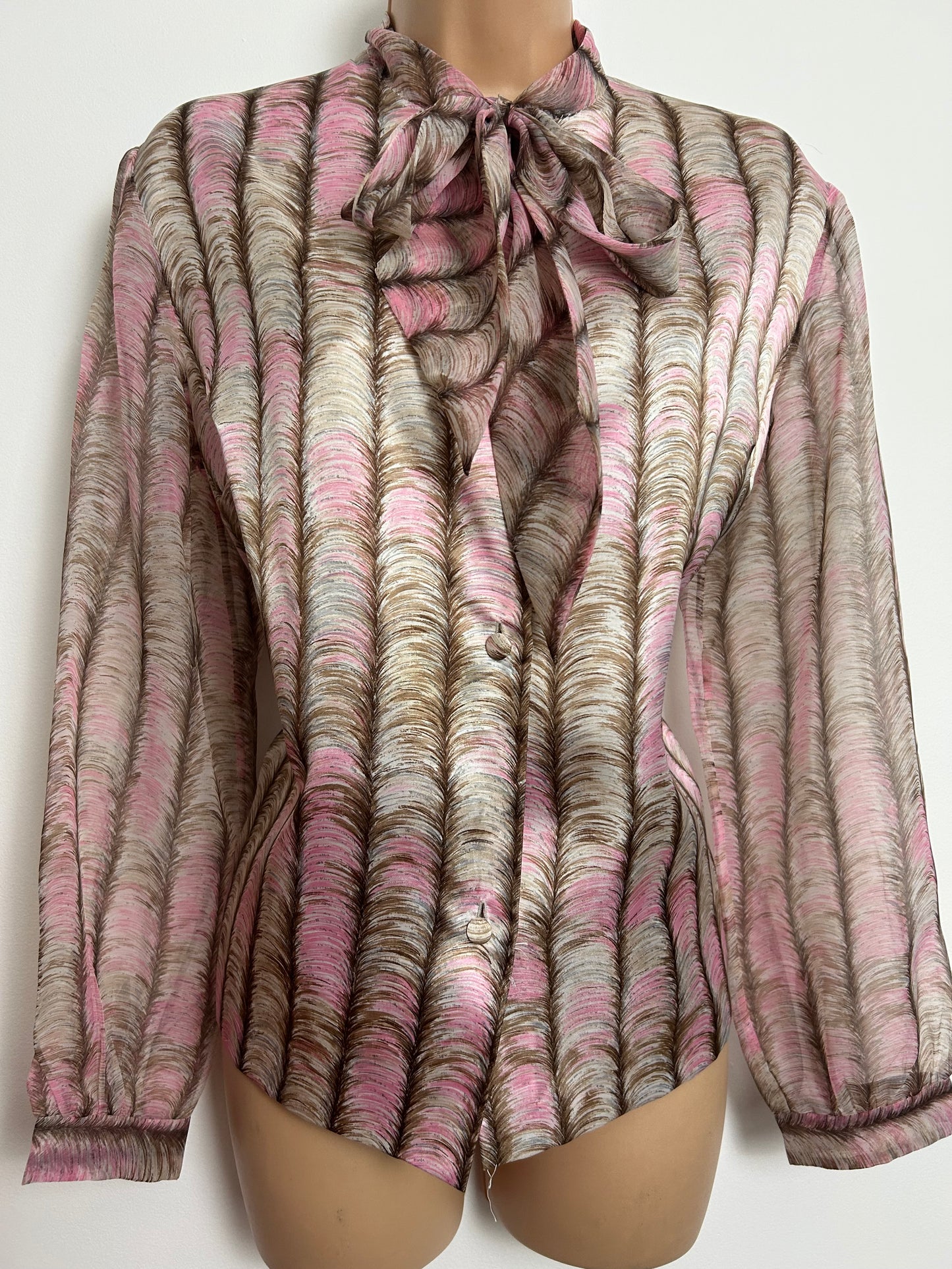 Vintage Early 1980s Size 14-16 Pink Brown & Off White Scallop Print Pussy Bow Long Sleeve Blouse