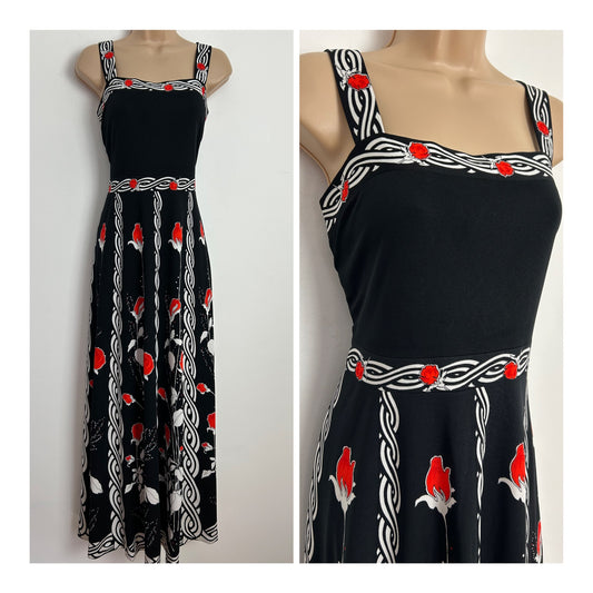 Vintage 1970s Size 10-12 Gorgeous Black White & Red Floral & Wavy Stripe Print Maxi Dress