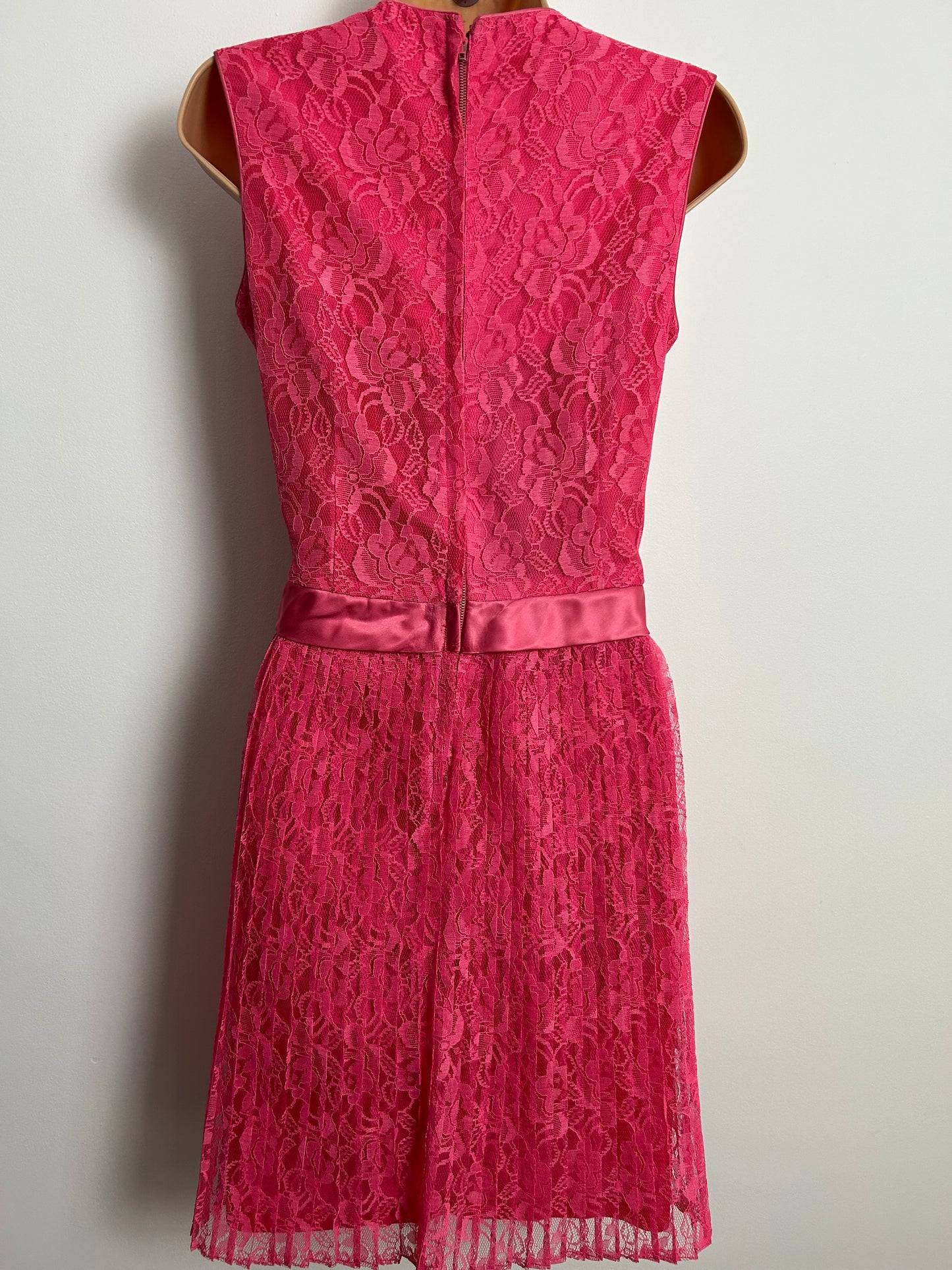 Vintage 1960s Size 8 Pink Lace Satin Bow Detail Pleated Shift Party Occasion Dress