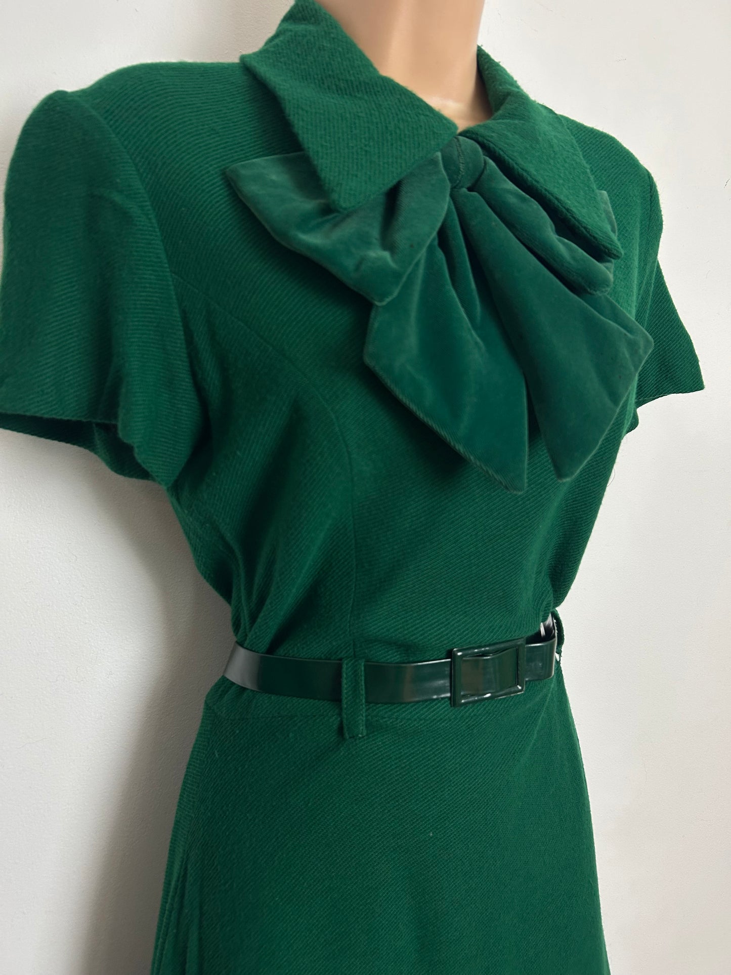 Vintage Early 1960s CARNEGIE OF LONDON Size 12 Bottle Green Velvet Bow Detail 2 Piece Dress & Jacket Suit